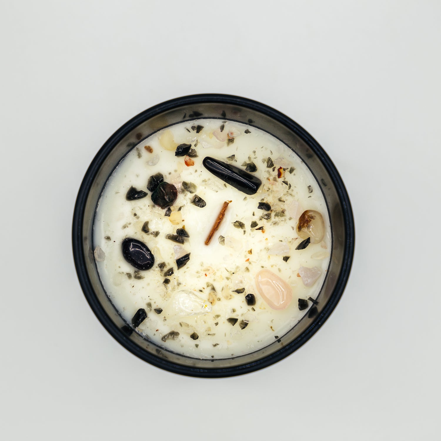 Candela con cristalli di Shop Zen, profumata e decorata con pietre naturali per creare un&