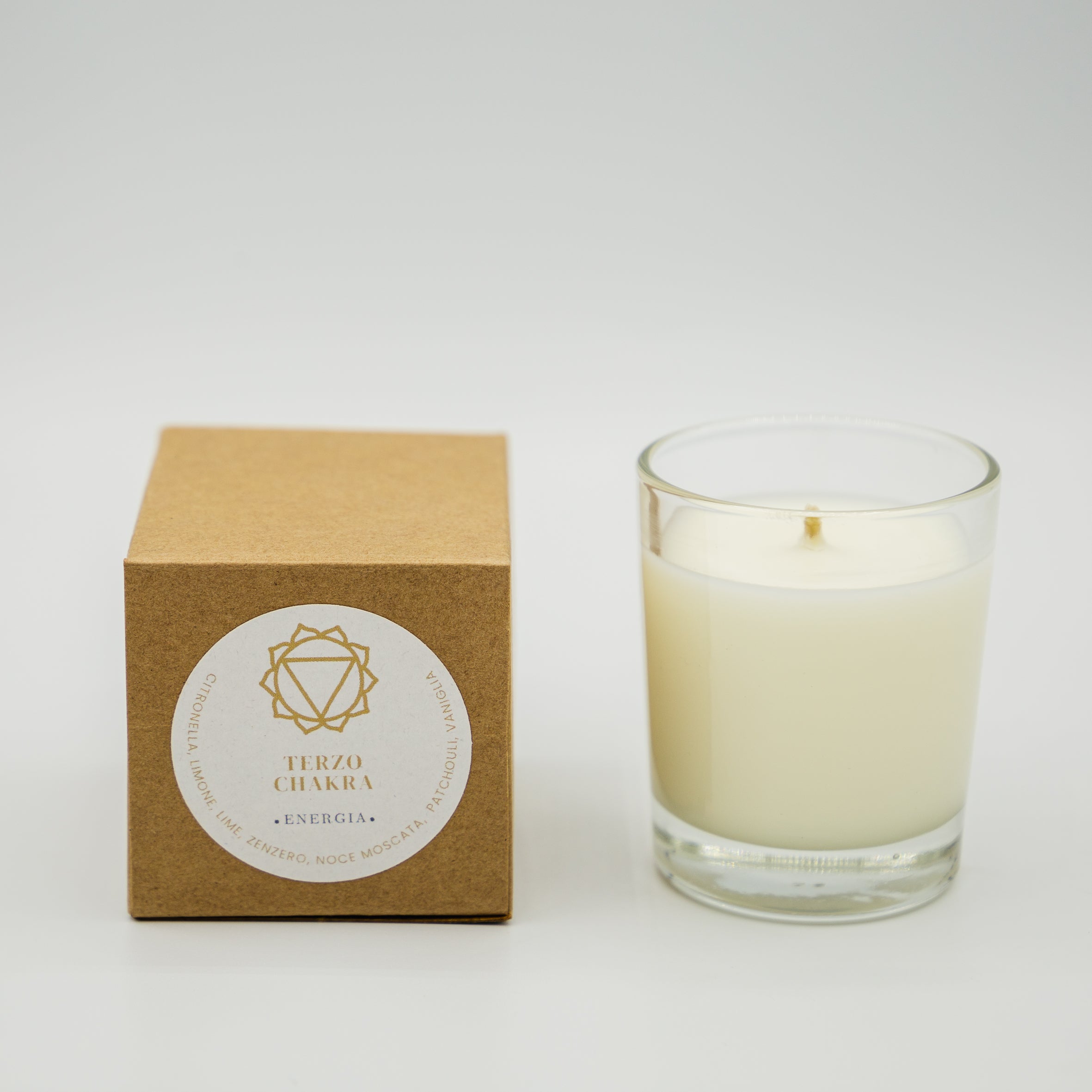 Candela energia terzo chakra in vetro con confezione elegante per armonia e equilibrio