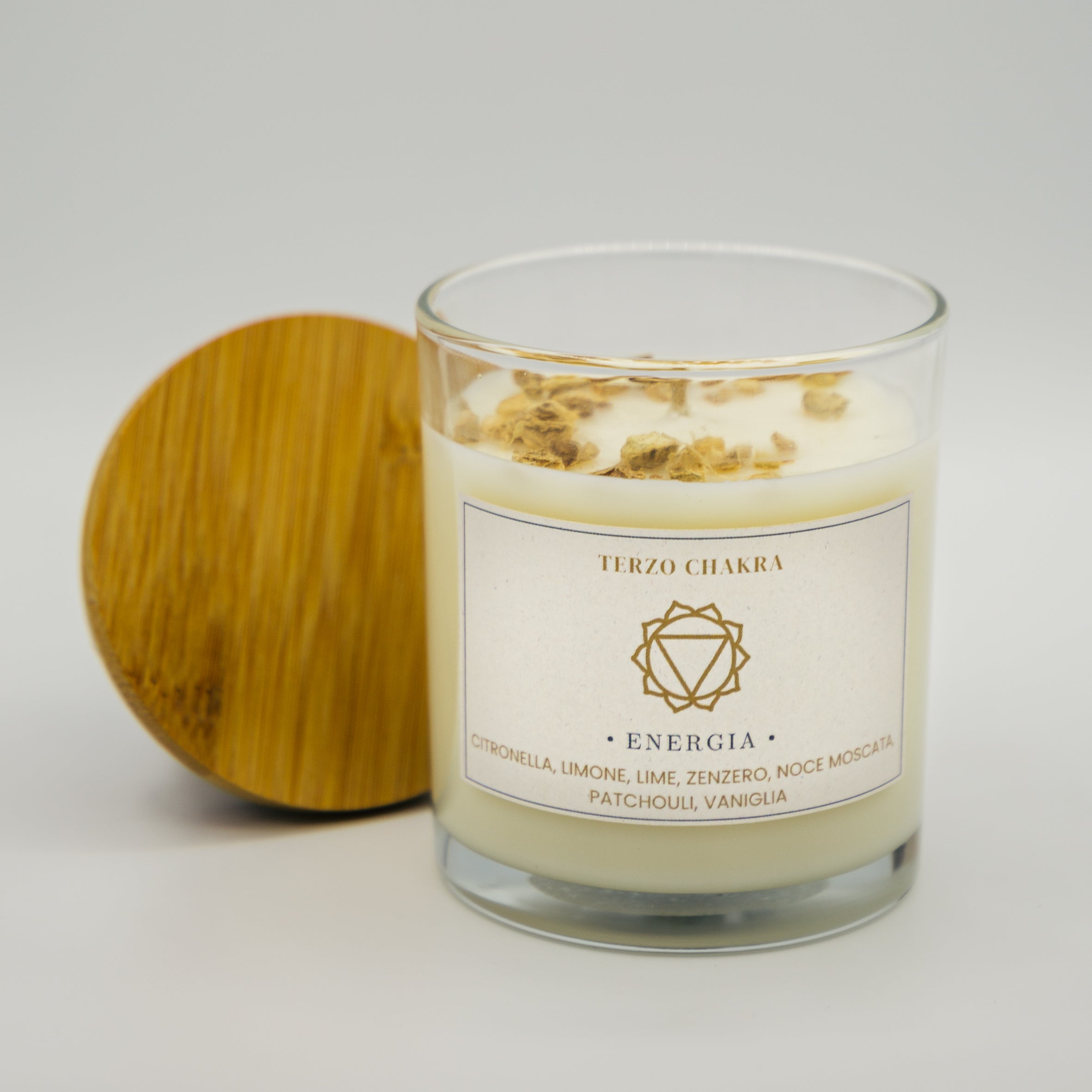 Candela energia terzo chakra con aroma di citronella, limone e vaniglia in contenitore di vetro
