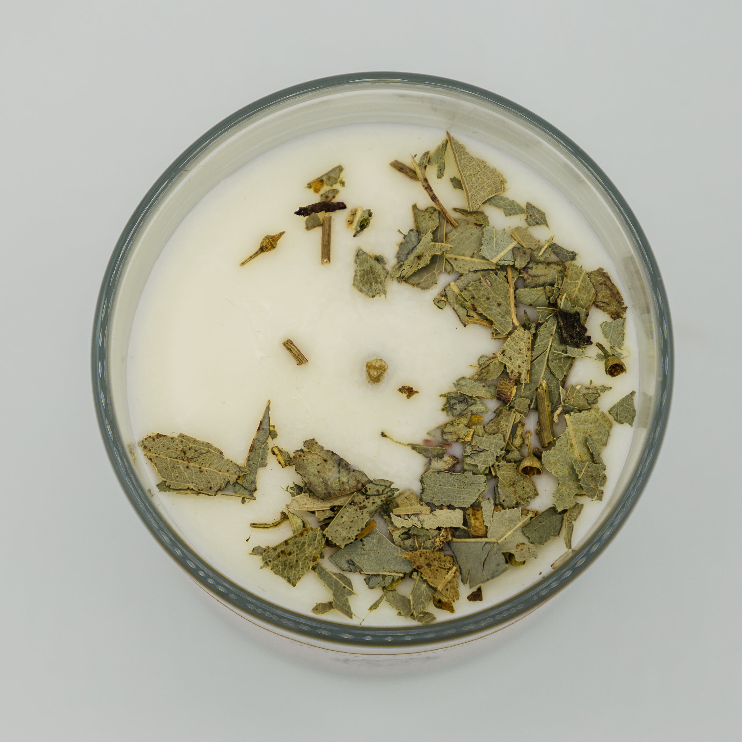 Candela espressione quinto chakra in vetro con erbe naturali per meditazione e armonia