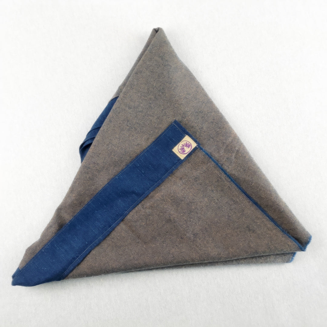 Coperta yoga alpaca di Shop Zen, morbida e calda, ideale per pratiche di meditazione