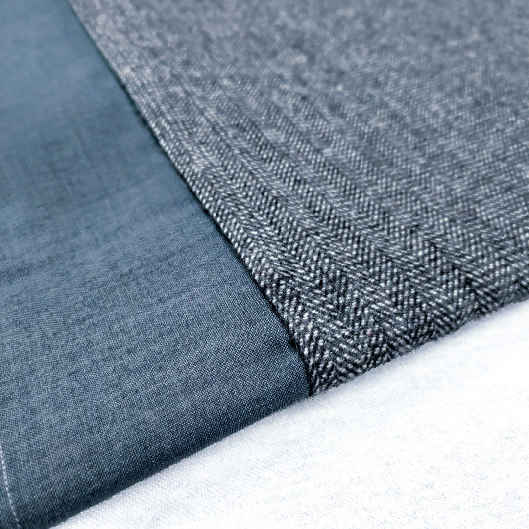 Coperta yoga effetto spigato Shop Zen in tonalità grigia per un comfort totale durante le pratiche di yoga