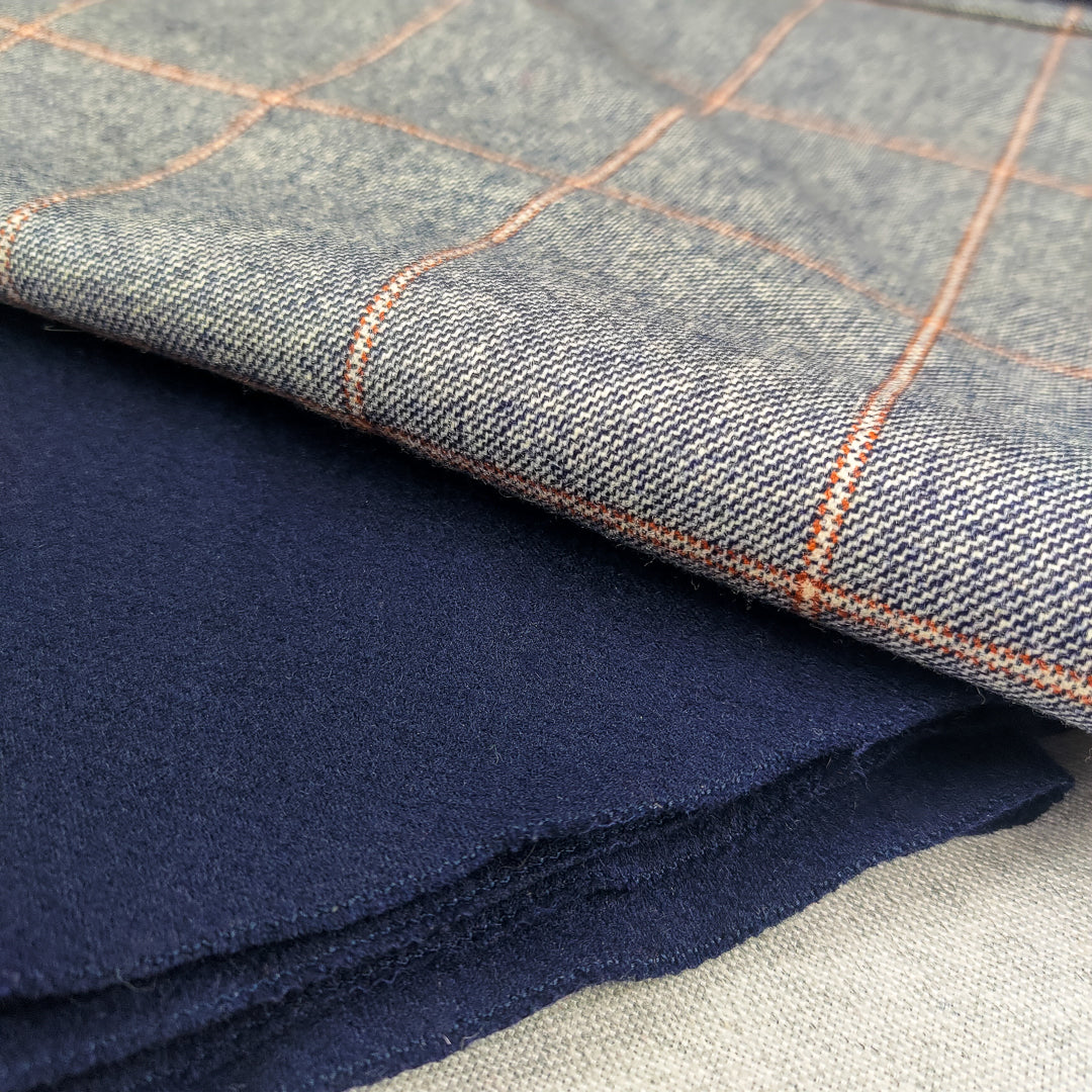 Coperta yoga lana blu morbida e calda, ideale per pratiche di meditazione e relax