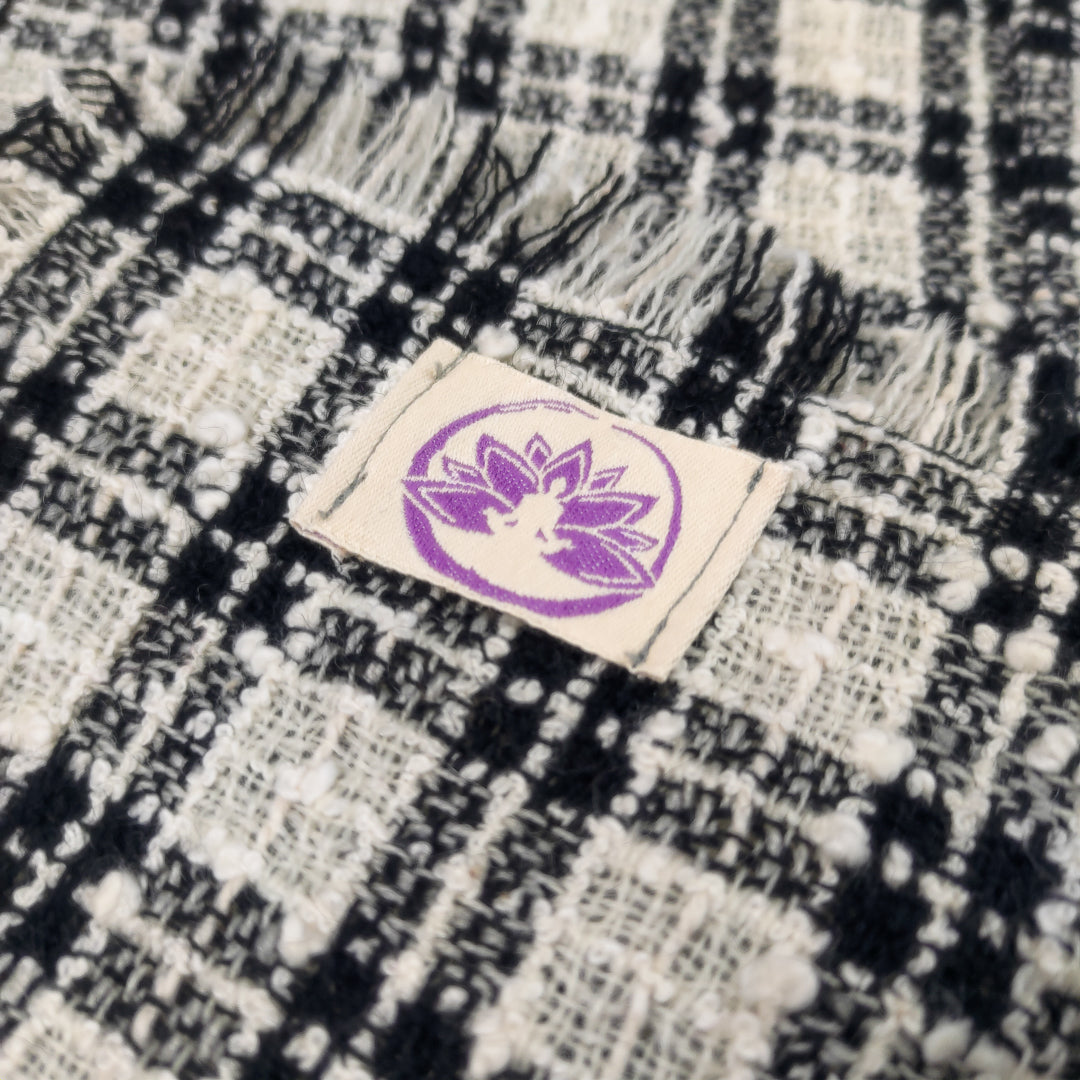 Coperta yoga lana e seta chanel con design a scacchi e logo Shop Zen