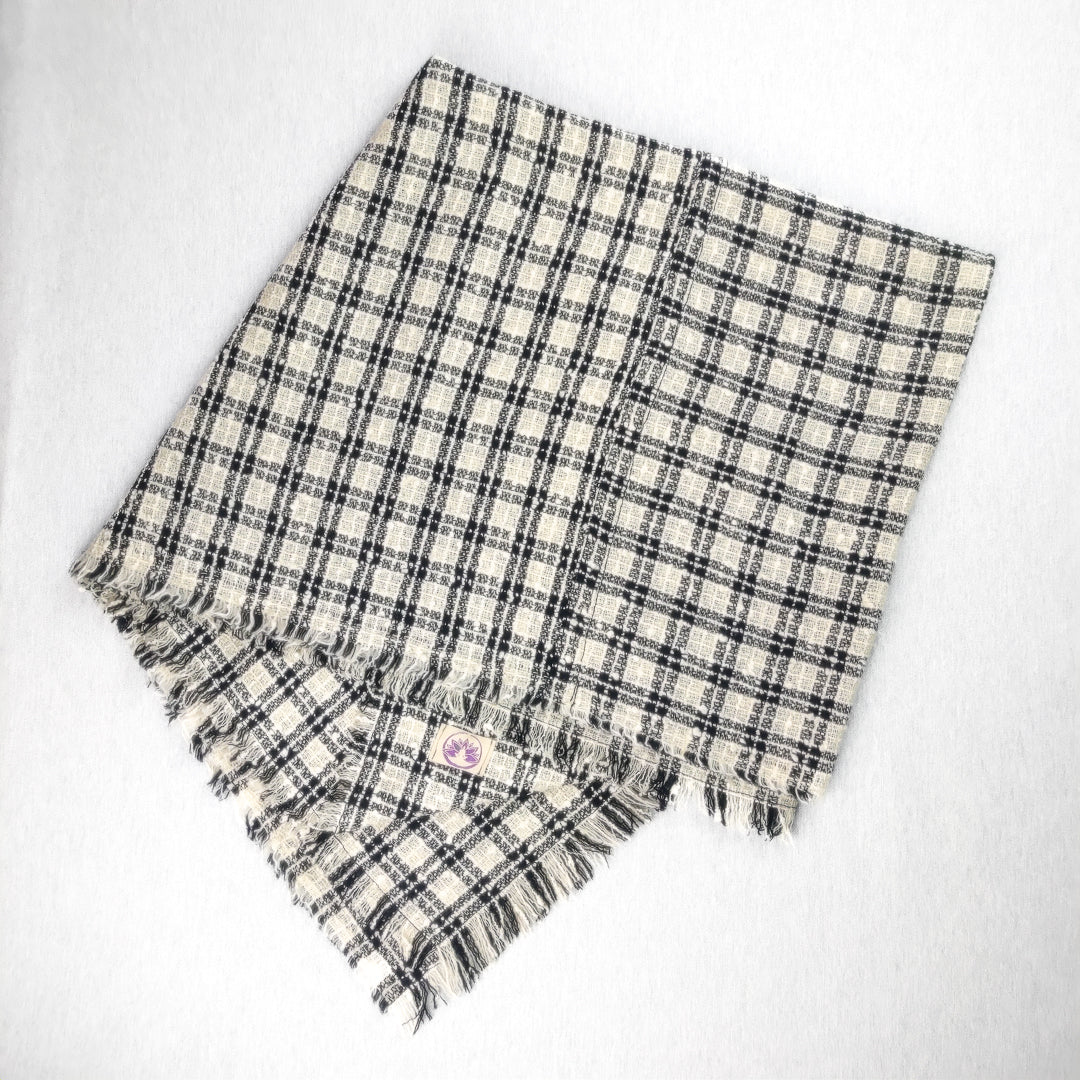 Coperta yoga lana e seta chanel a quadri con finiture frangiate ideale per pratiche di yoga