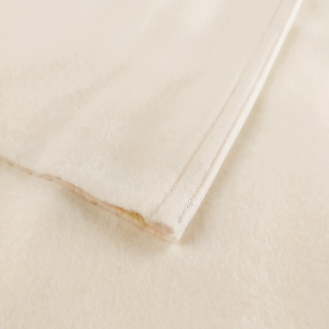 Coperta yoga lana seta beige con finitura morbida e confortevole per pratiche di yoga