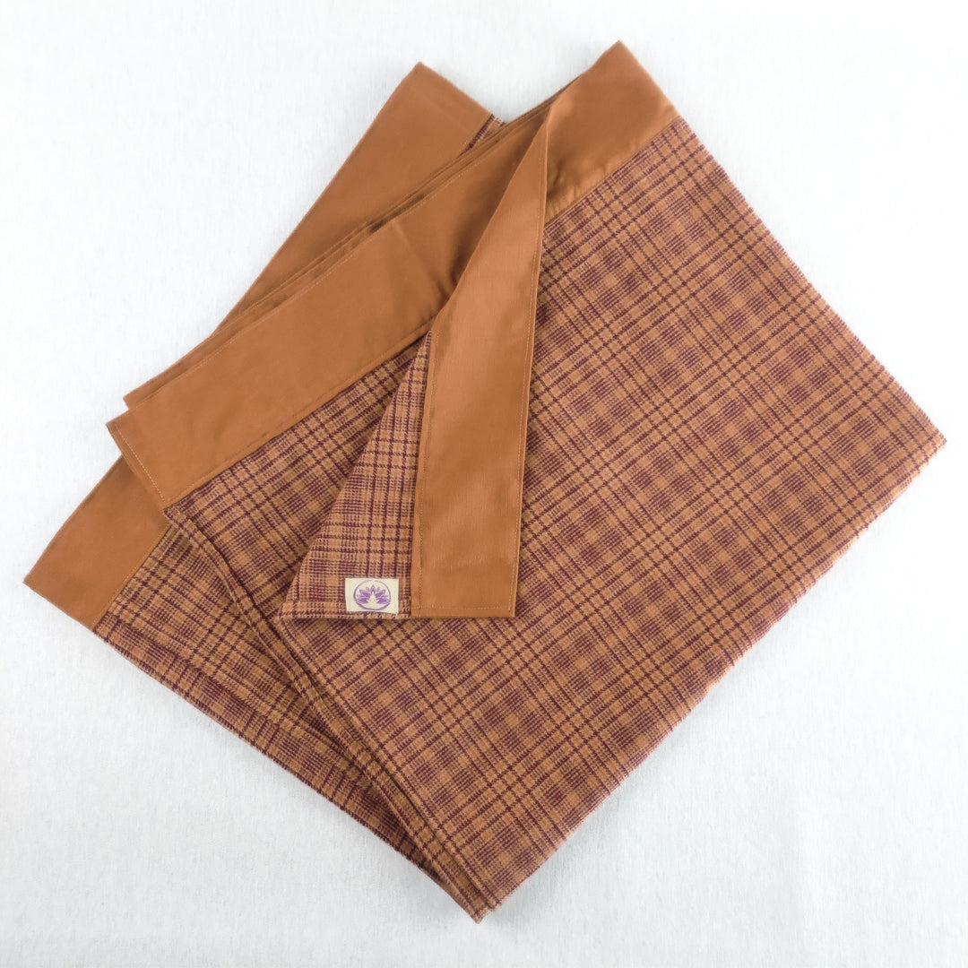 Coperta yoga lana Shetland in tessuto a quadretti con bordo in pelle marrone