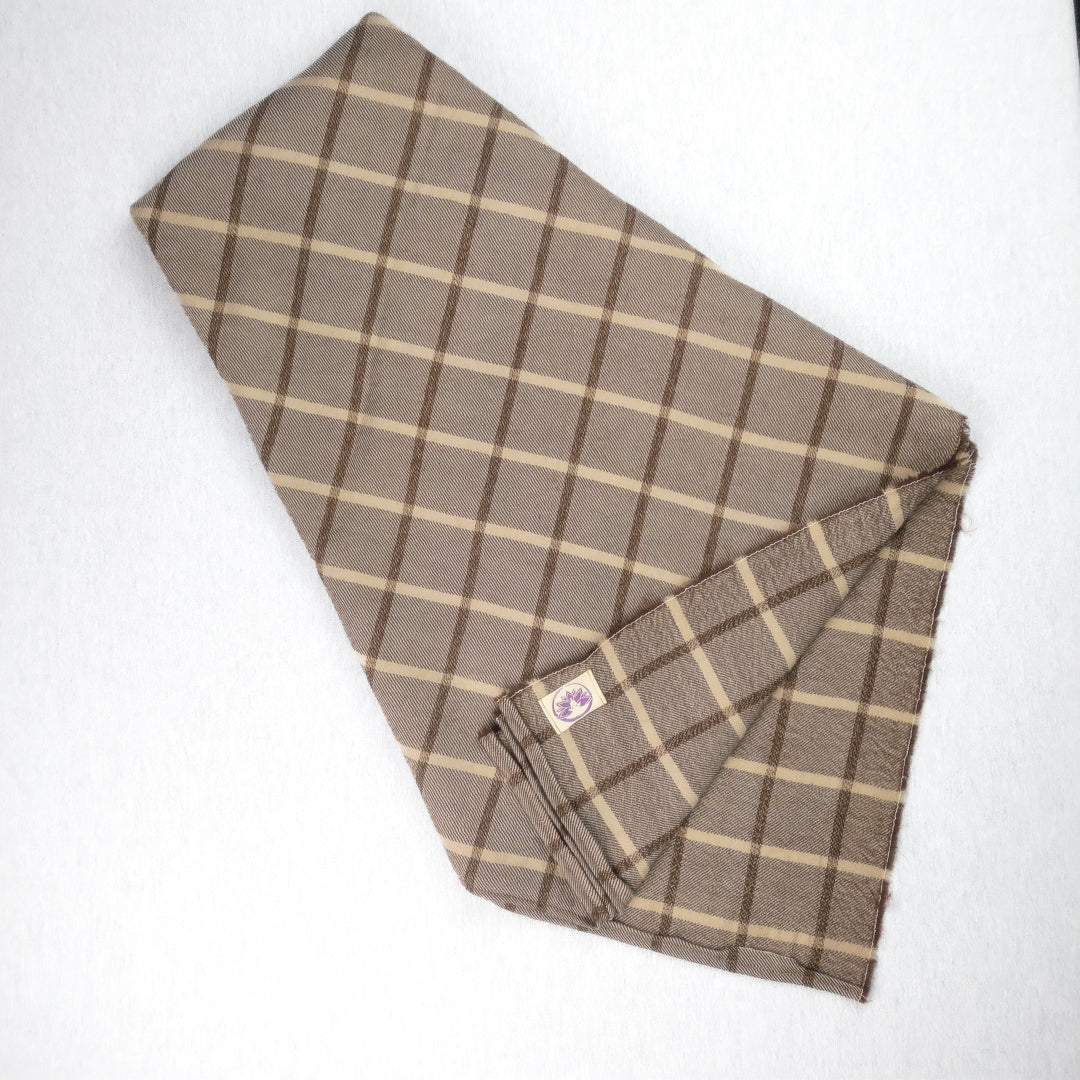 Coperta yoga pura lana merino a righe in tonalità marrone e beige, morbida e confortevole