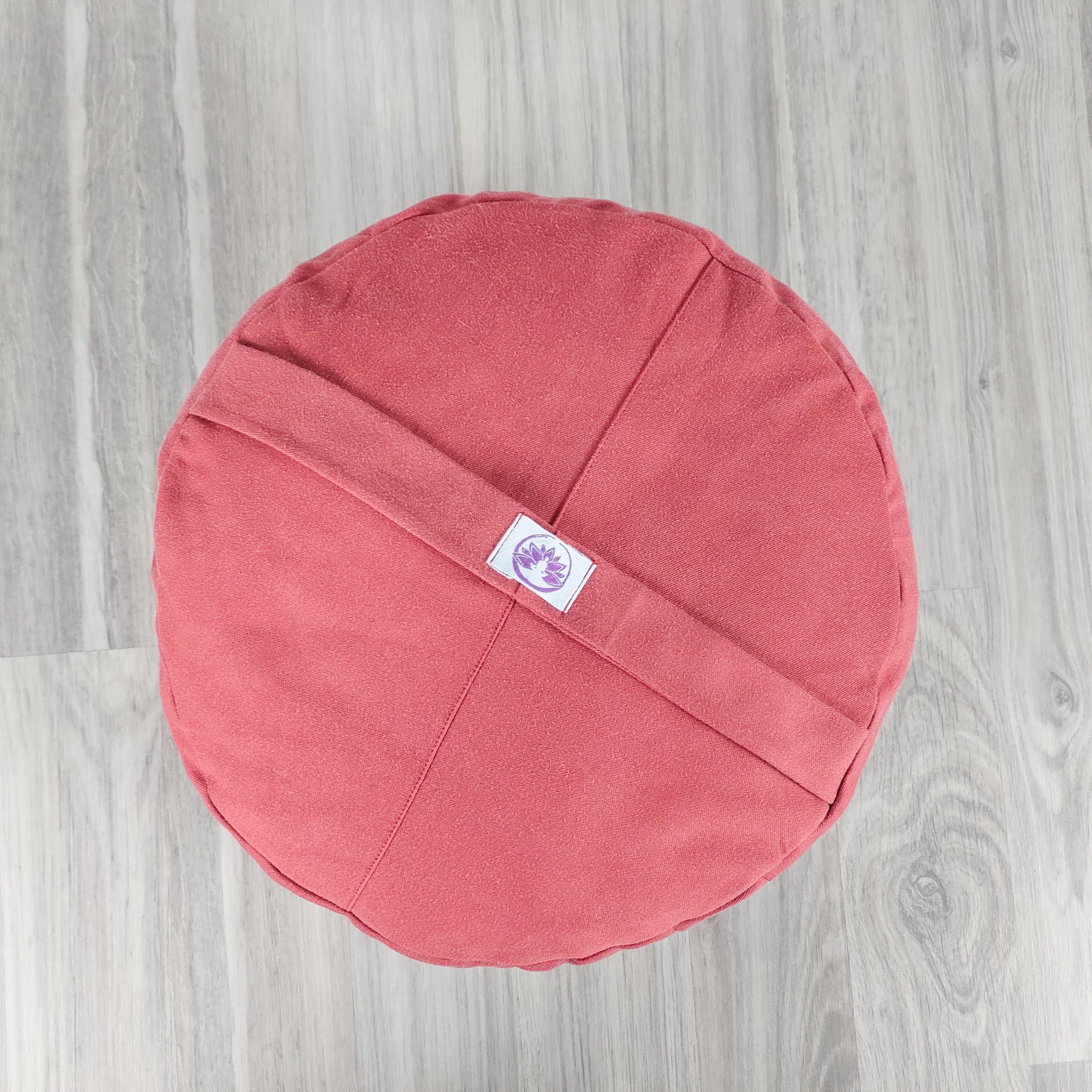 Cuscino zafu a ruota rosso di Shop Zen per supporto lombare e postura corretta