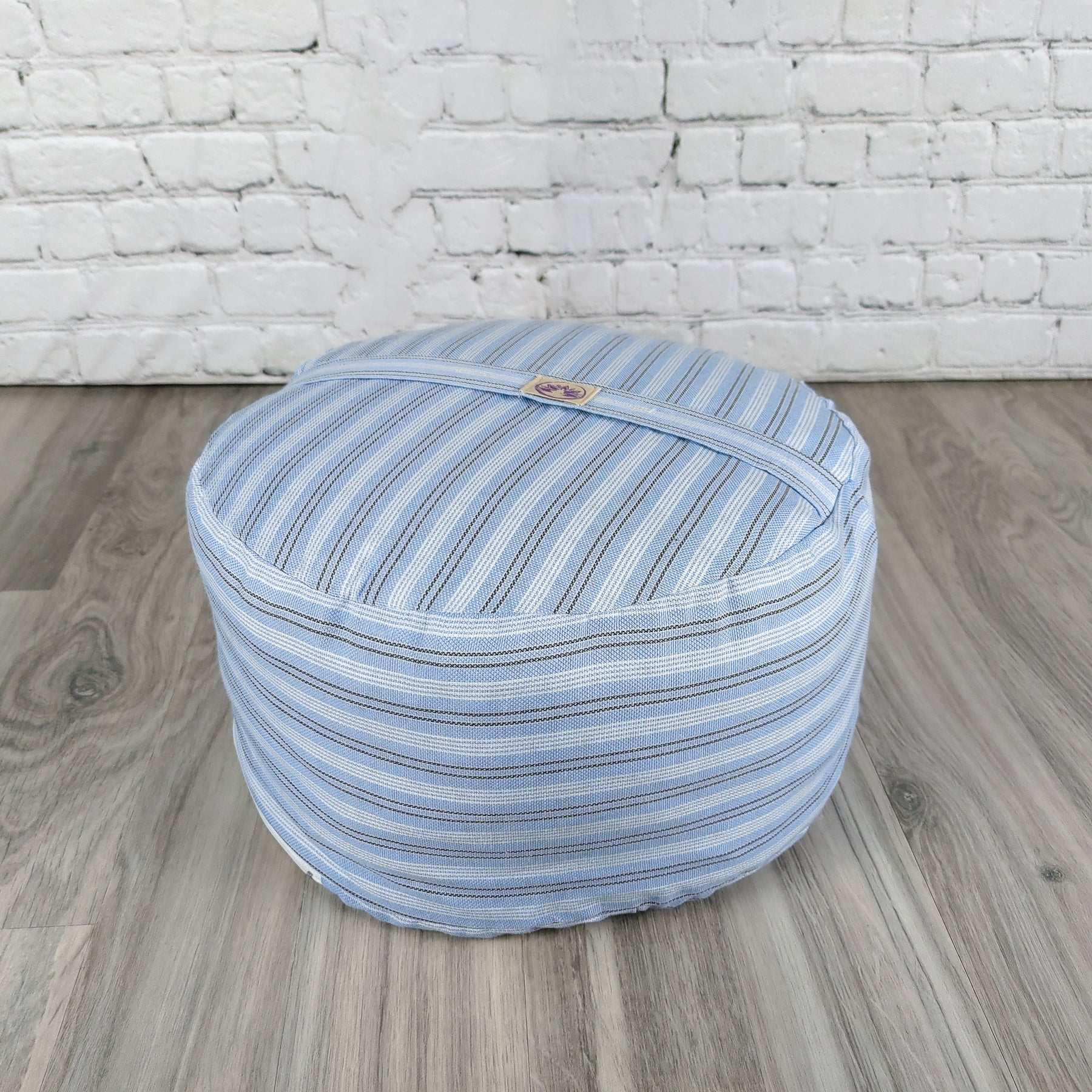 Cuscino zafu a ruota turiya in tessuto a righe blu per supporto lombare e comfort
