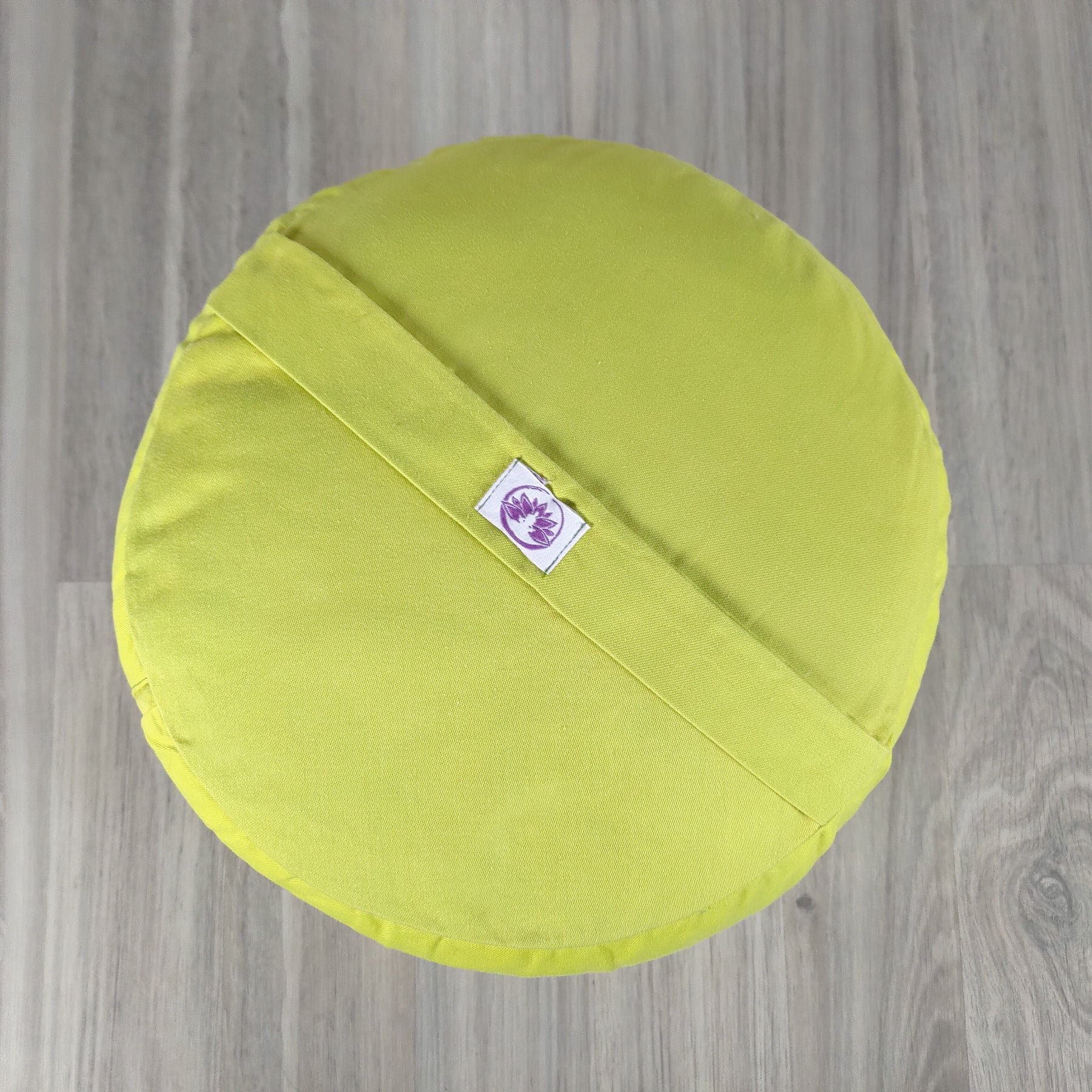 Cuscino zafu a ruota verde lime di Shop Zen ideale per supporto lombare e comfort