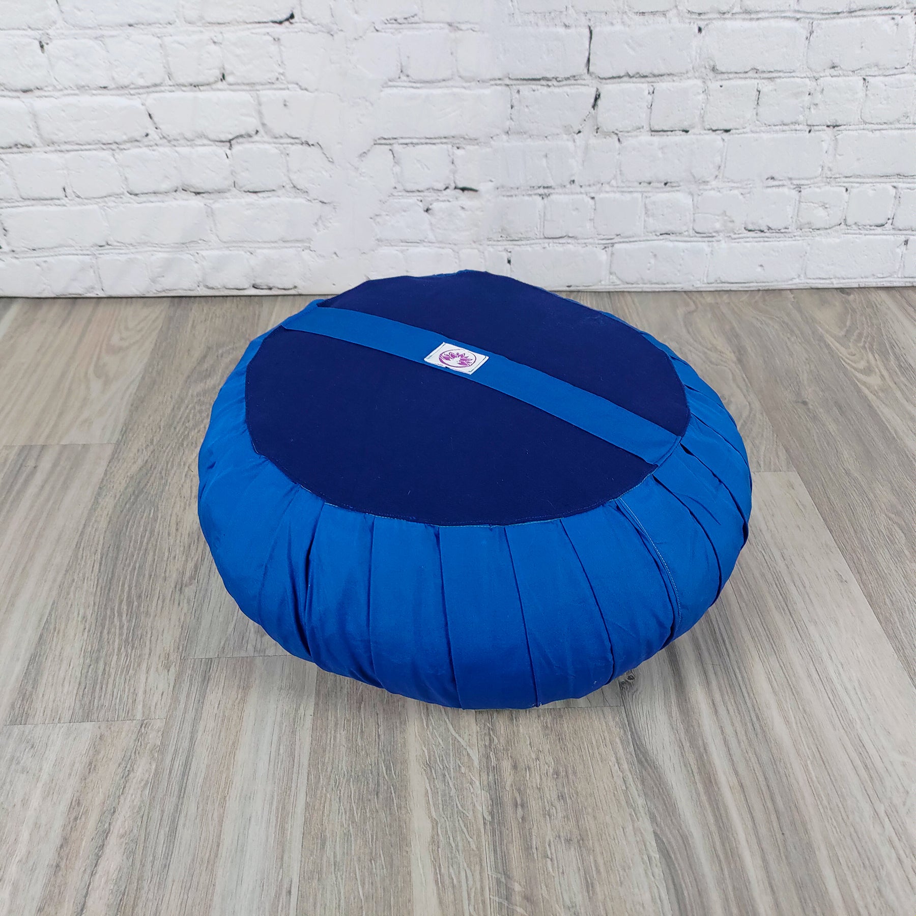 Cuscino zafu classico blu di Shop Zen ideale per il supporto lombare e il relax