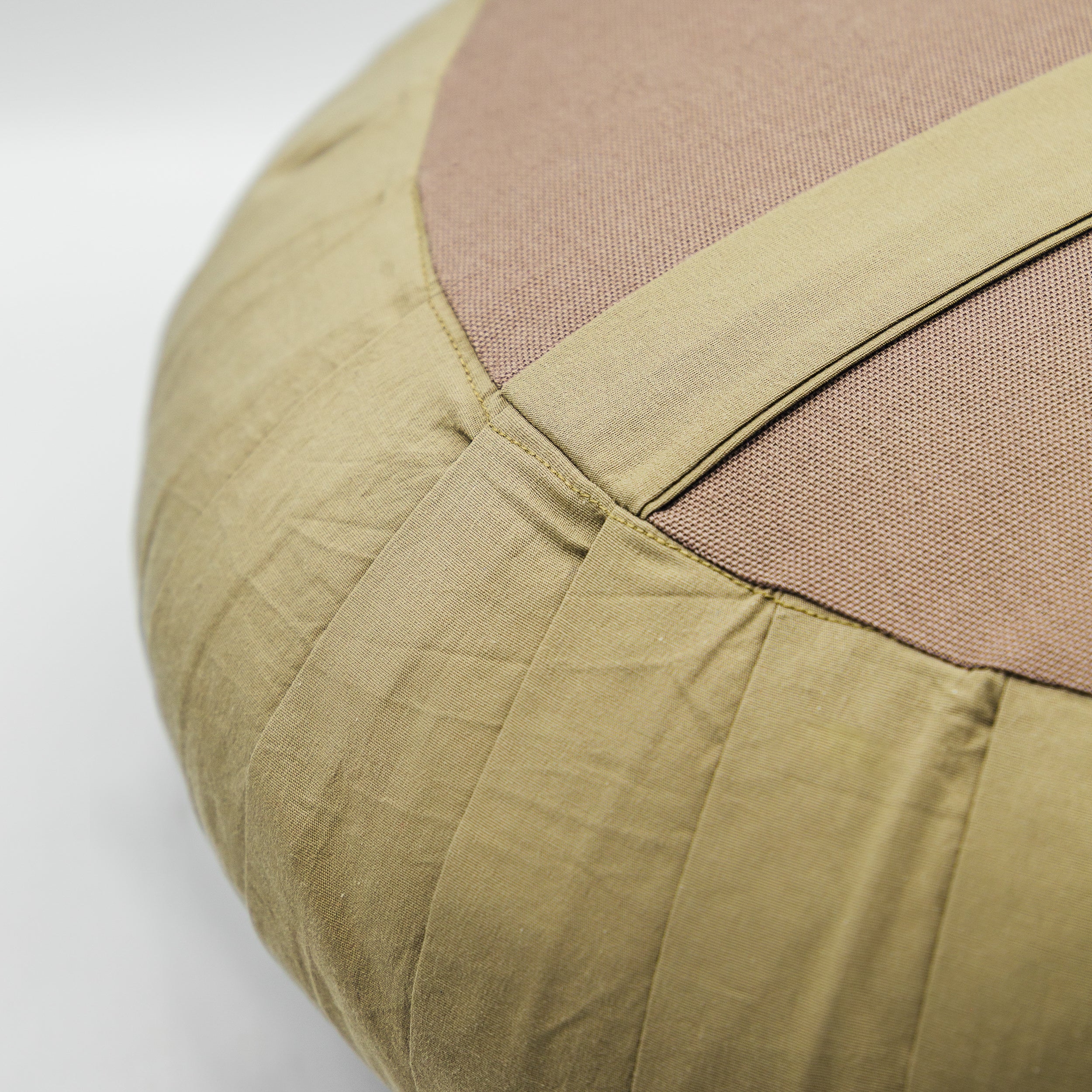 Cuscino zafu meditazione in cotone morbido, ideale per comfort during la meditazione e supporto lombare