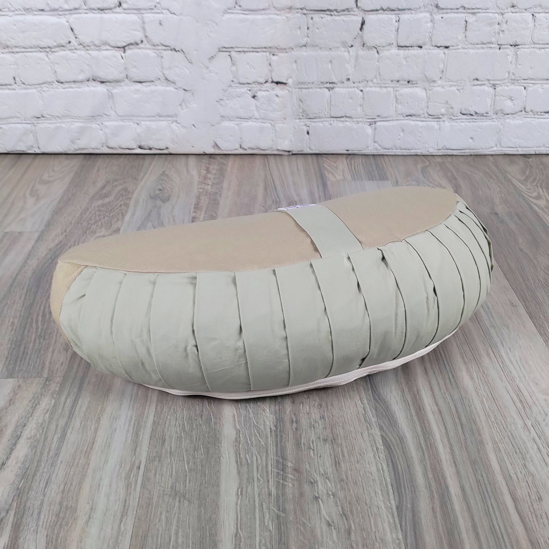 Cuscino Zafu a Mezzaluna naturale chiaro, morbido e ergonomico per supporto lombare e comfort della schiena