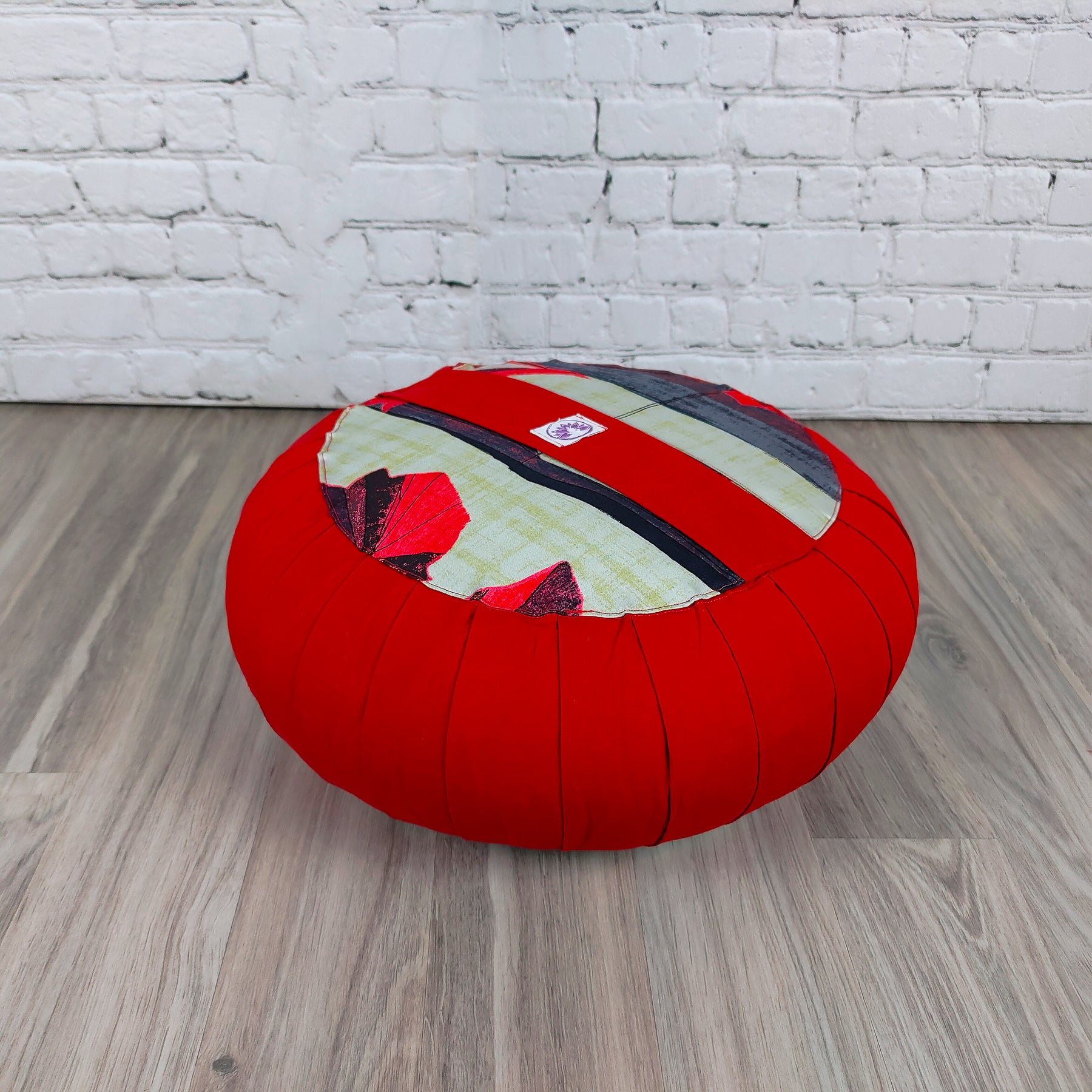 Cuscino Zafu Classico rosso per supporto lombare e comfort durante la meditazione