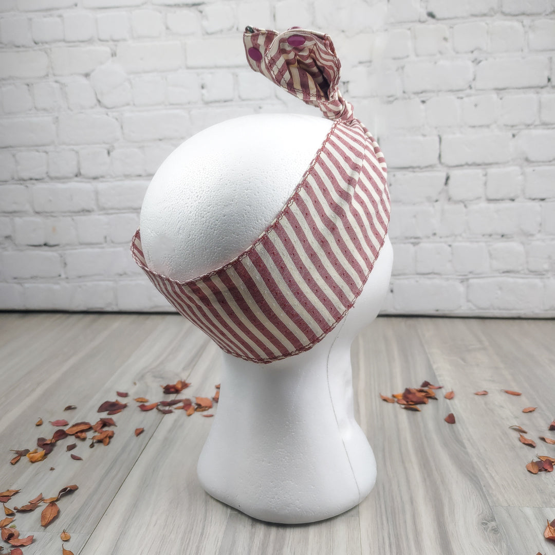 Fascia capelli con ferretto a righe in tessuto versatile, ideale per acconciature eleganti e casual