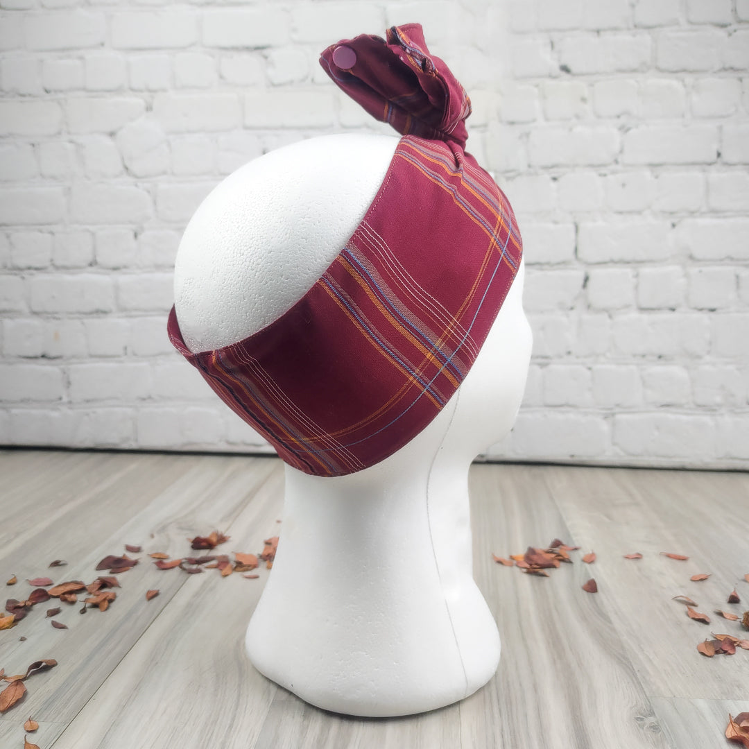 Fascia capelli con ferretto tartan in colore rosso e dettagli a pois, elegante e comoda da indossare