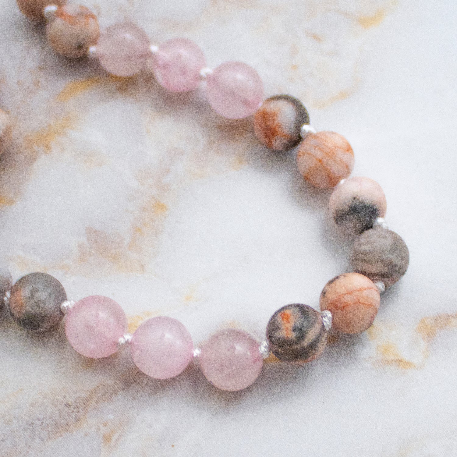 Collana mala 54 grani in pietre naturali rosa e grigie per meditazione e benessere