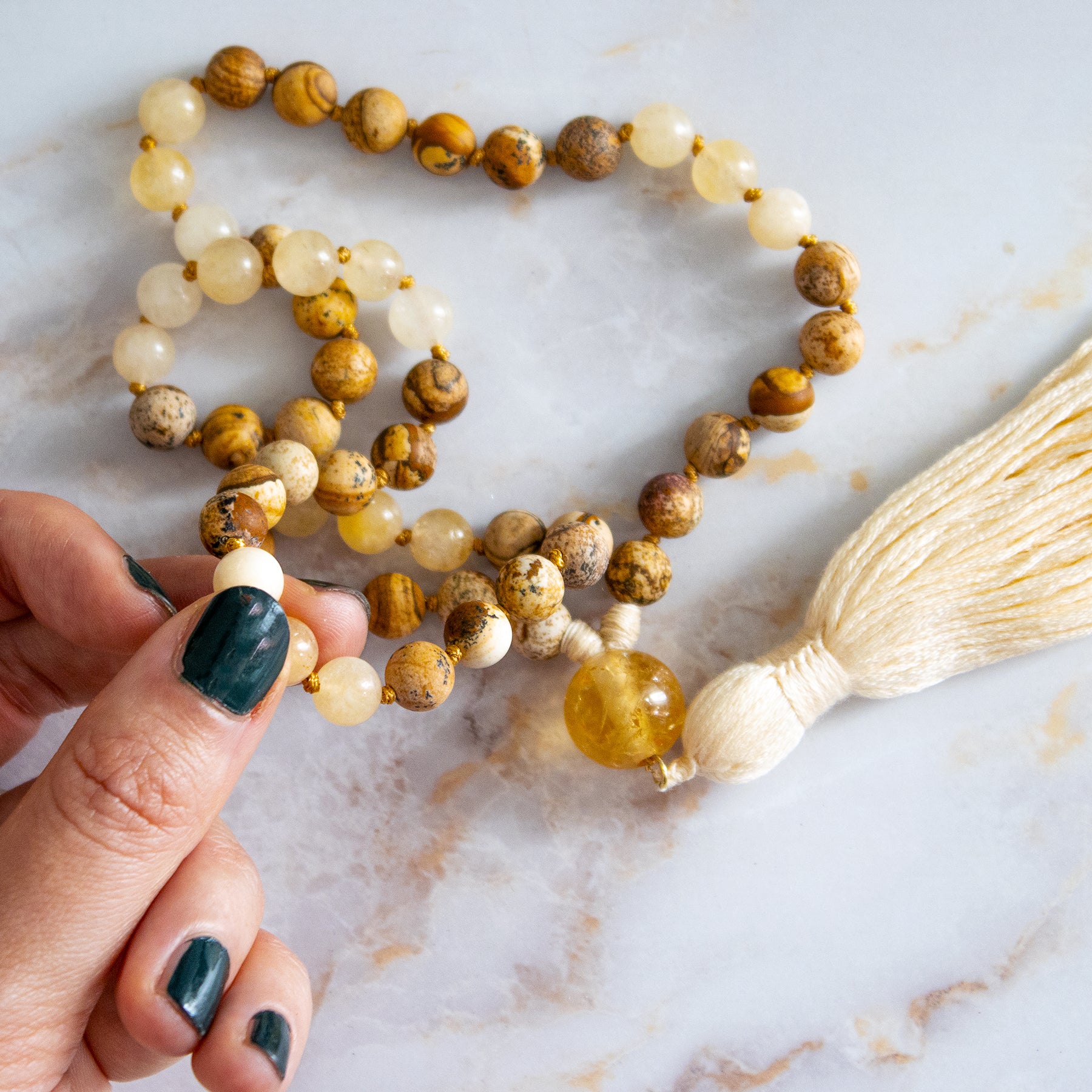 Collana mala citrina e diaspro con perle gialle e marroni, ideale per meditazione e benessere