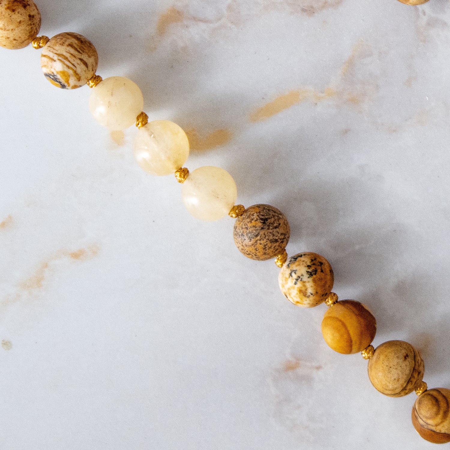 Collana con mala citrina e diaspro, perfetta per meditazione e stile bohémien