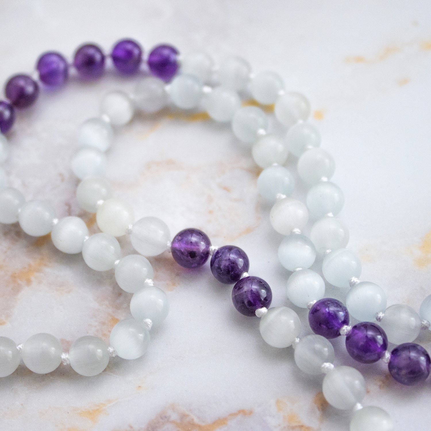 Collana mala lepidolite ametista con perle in pietre naturali in tonalità chiare e viola