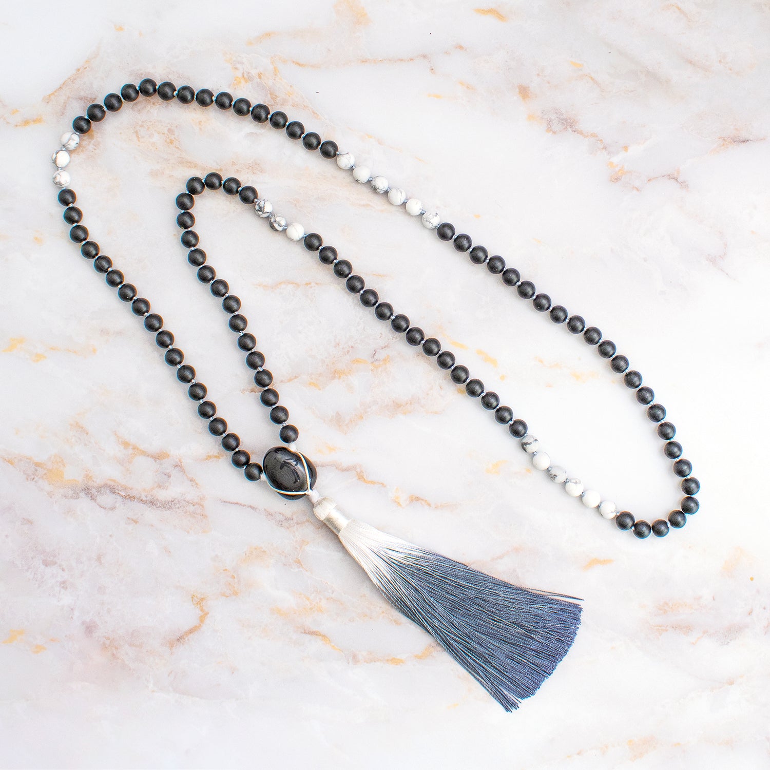 Collana mala ossidiana e howlite con nappa elegante e perle di pietra naturale