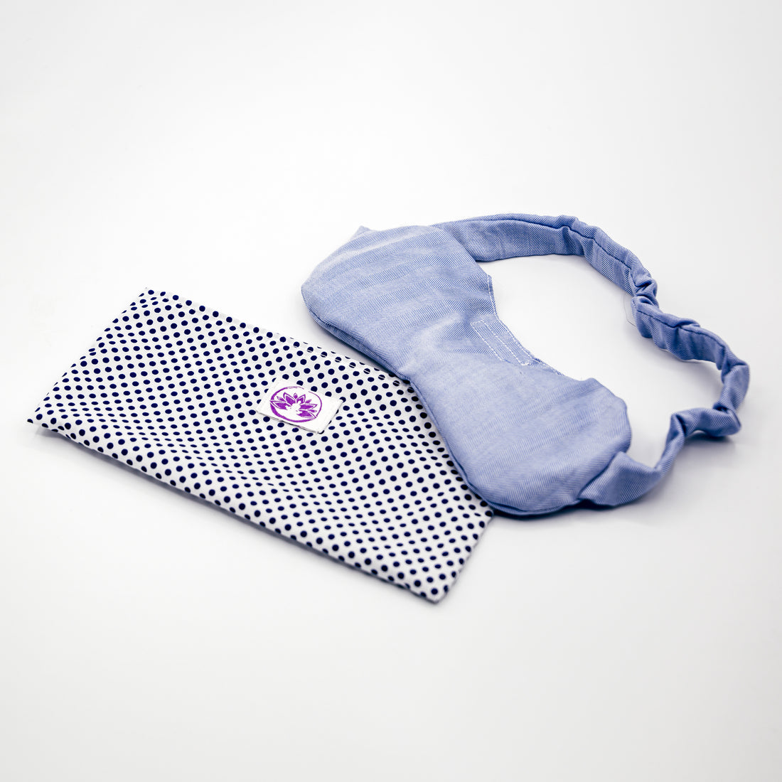 Mascherina balsamica per occhi in tessuto azzurro con soggetto a pois bianchi per il rilassamento