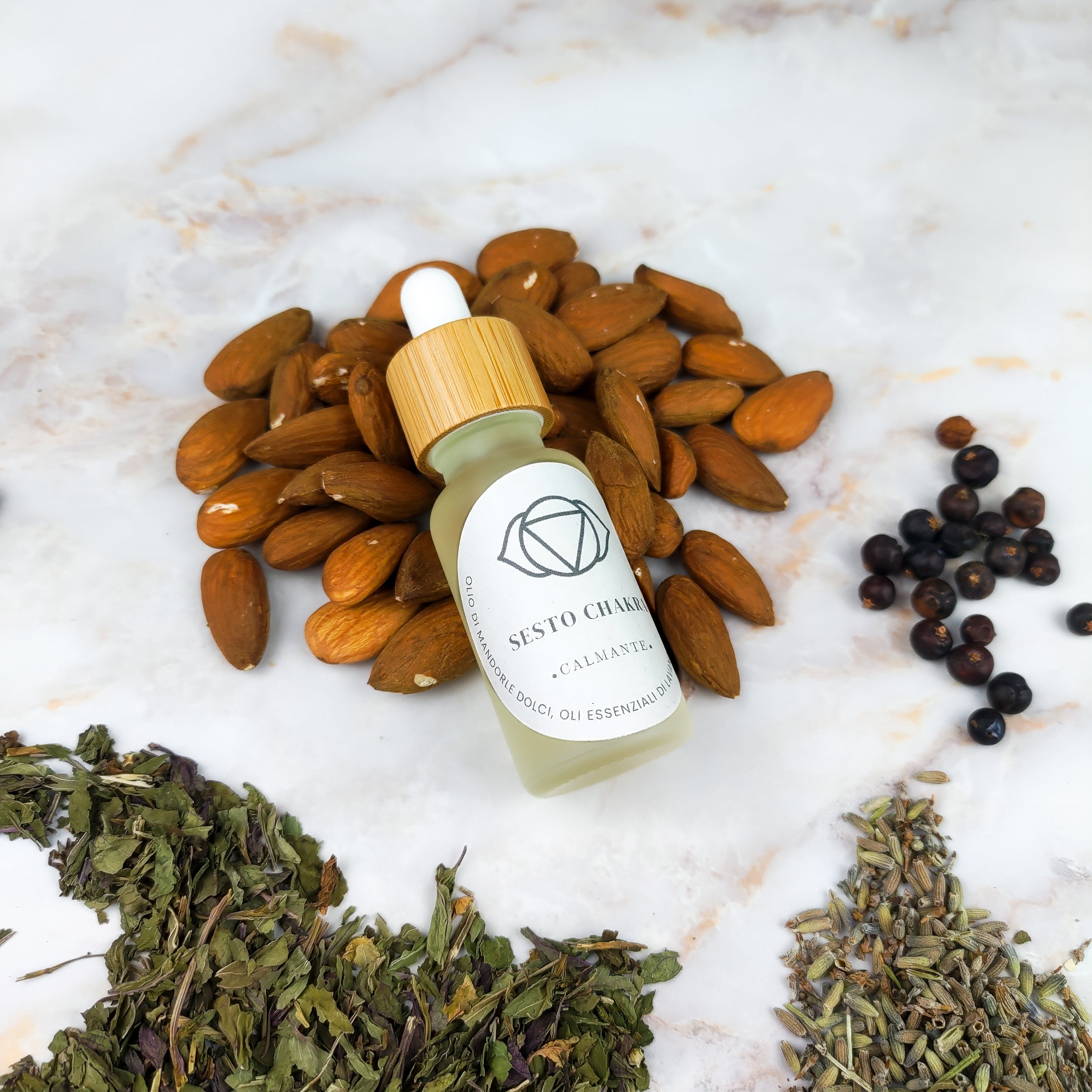 Olio per massaggi sesto chakra di Shop Zen, con ingredienti naturali, ideale per rilassamento e benessere