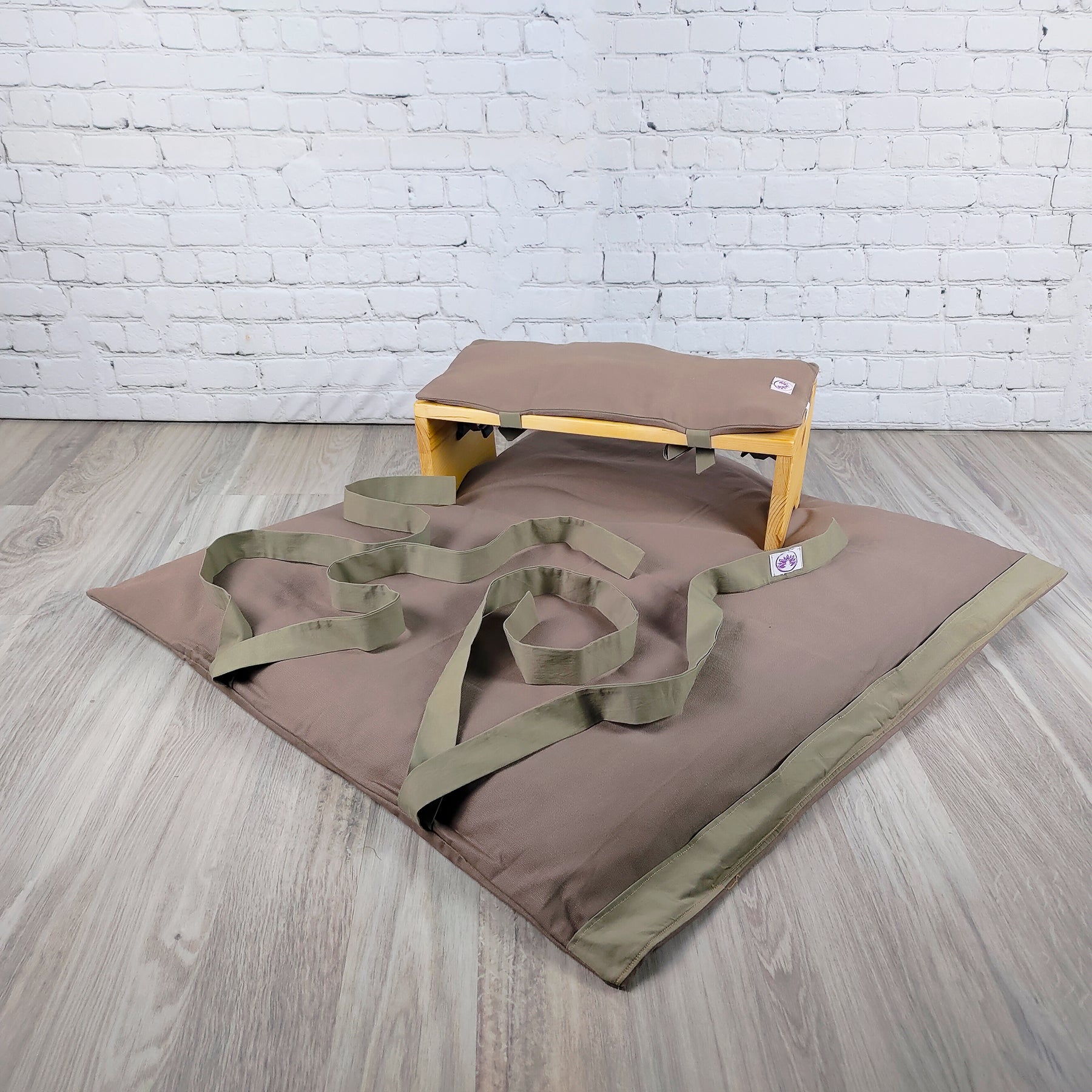 Set meditazione con sgabello cotone naturale scuro con cuscini imbottiti e coperta per meditare comodamente