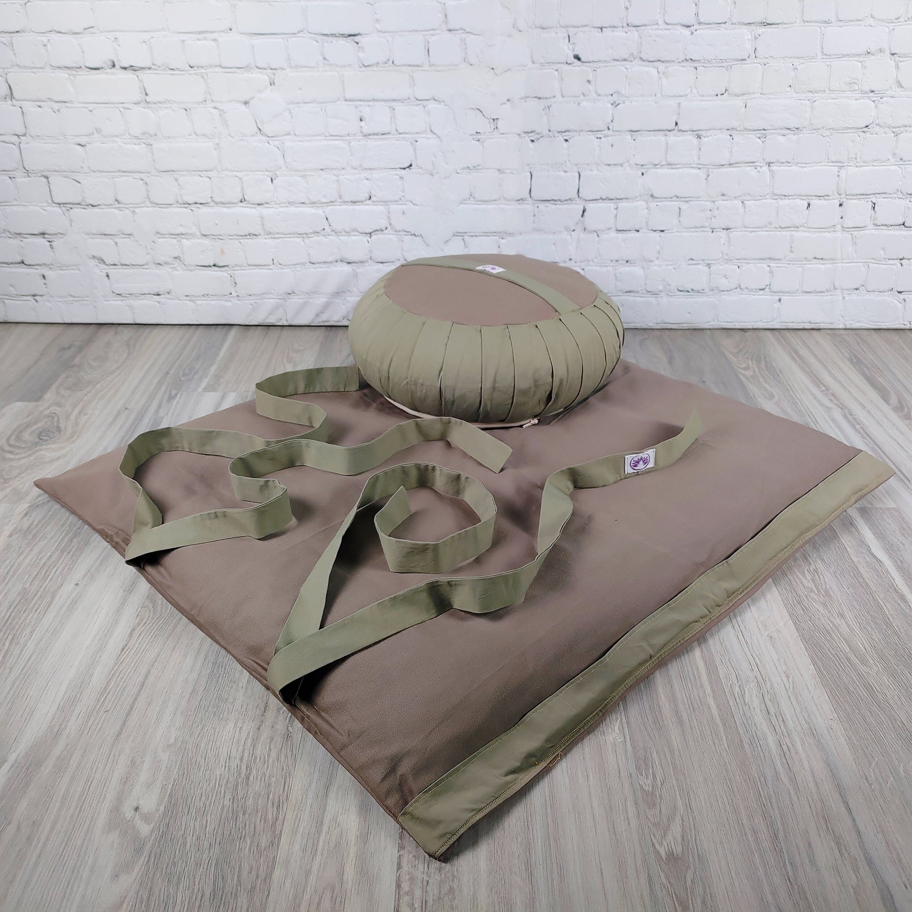 Set meditazione con zafu classico cotone naturale scuro, perfetto per il supporto lombare e comfort durante la meditazione