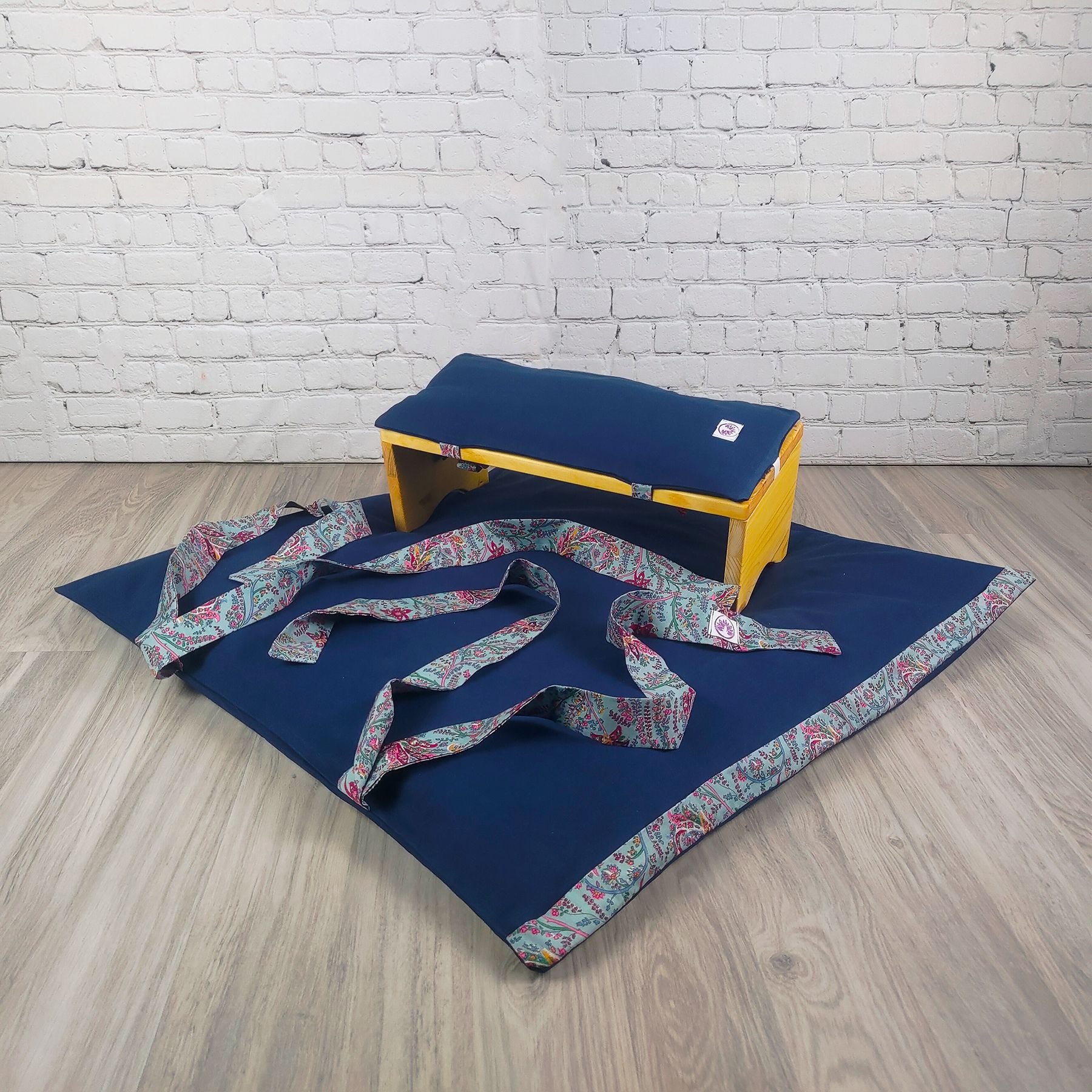 Set meditazione personalizzato con sgabello in blu con cuscini di supporto per schiena e comfort ottimale