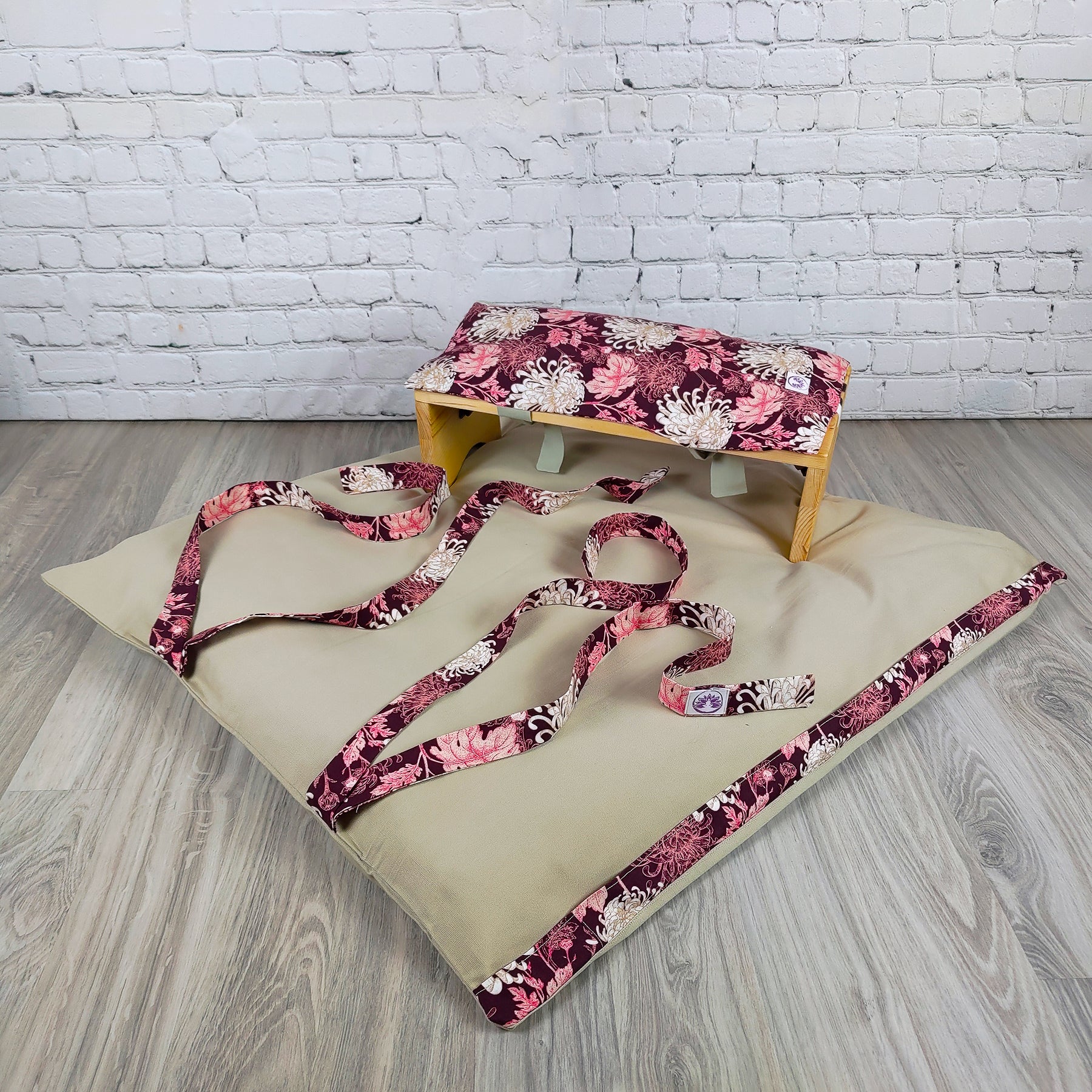 Set da Meditazione Crisantemi con Sgabello