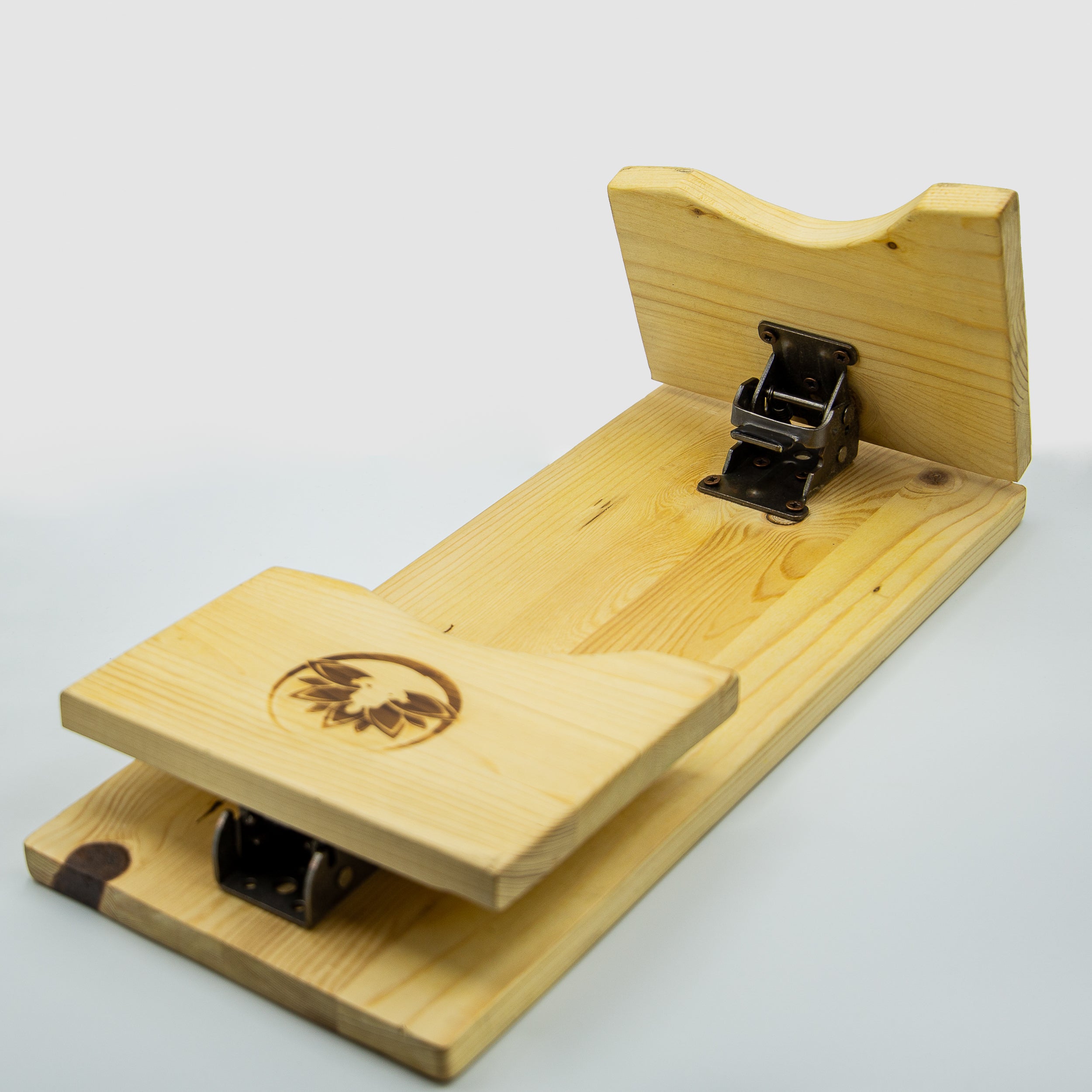 Sgabello meditazione legno ergonomico con supporto per schiena e cerniere per una comoda postura