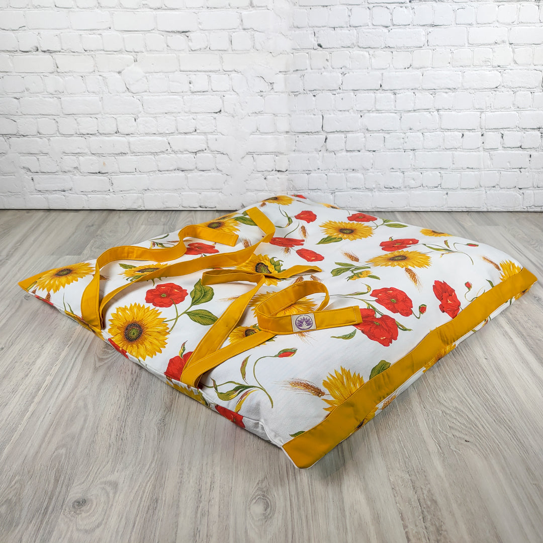 Tappetino zabuton anahita con motivi floreali vivaci, ideale per il supporto lombare e il comfort nella meditazione