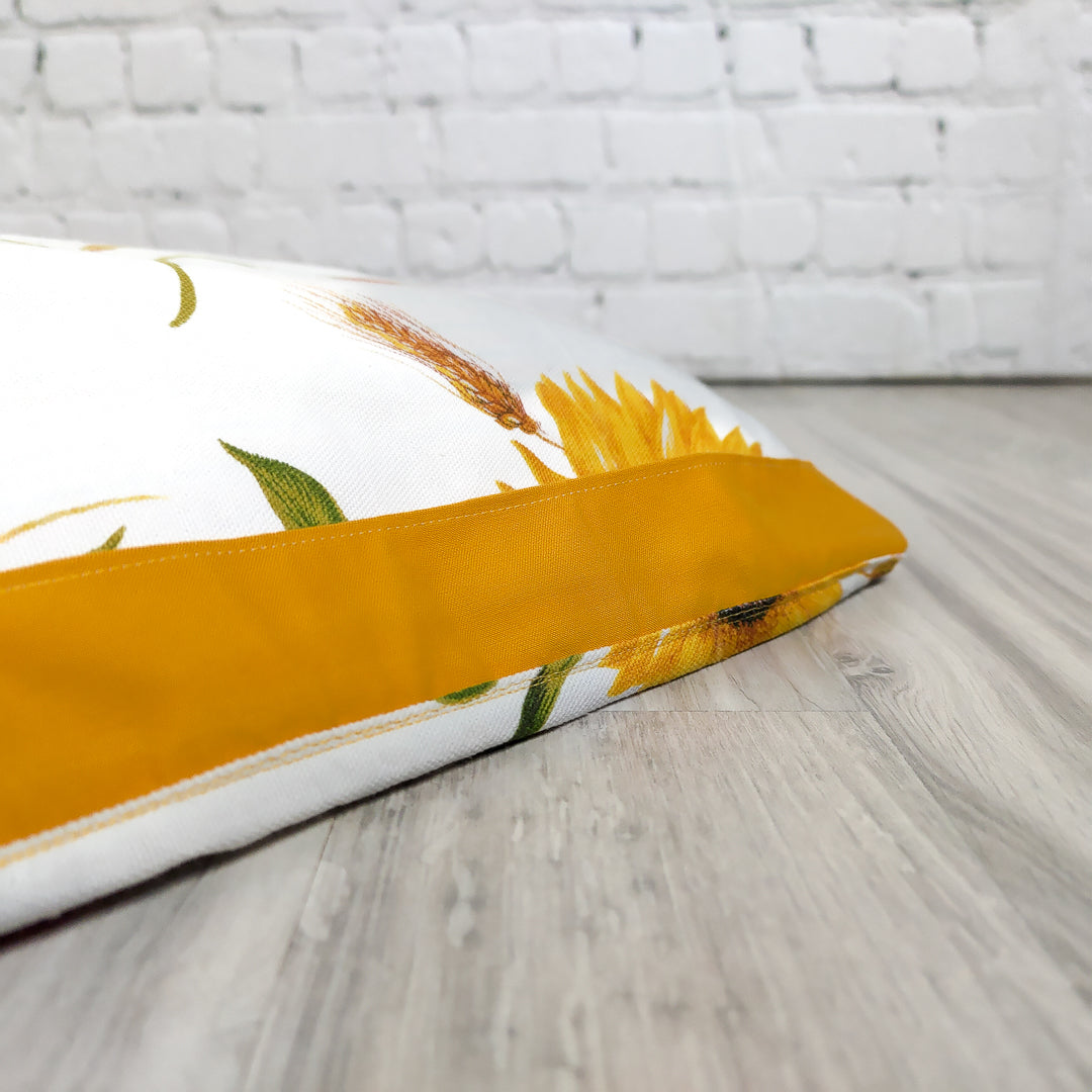 Tappetino zabuton anahita con design floreale e bordi gialli per comfort e supporto lombare