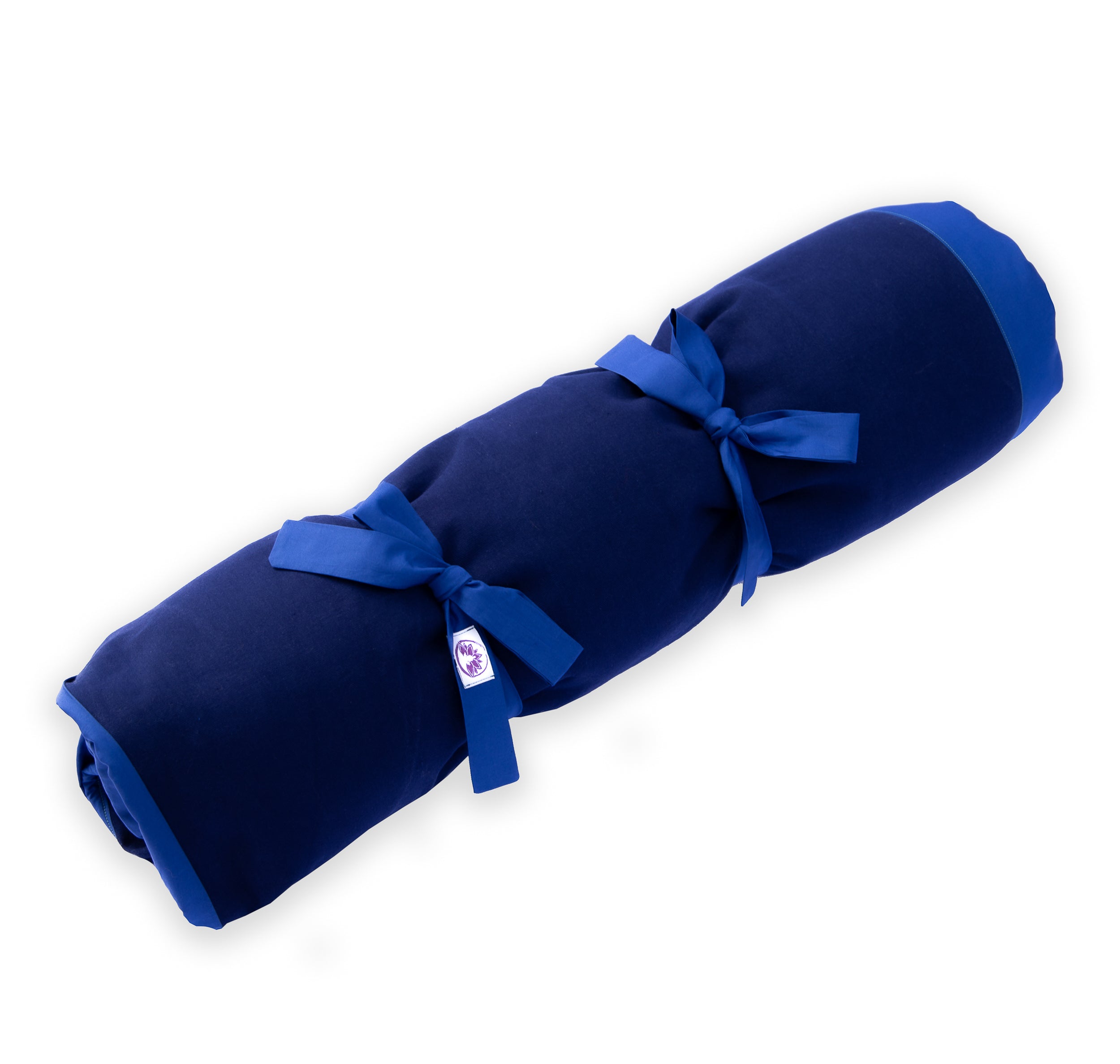 Tappetino zabuton blu arrotolato con nastri per una facile conservazione e trasporto