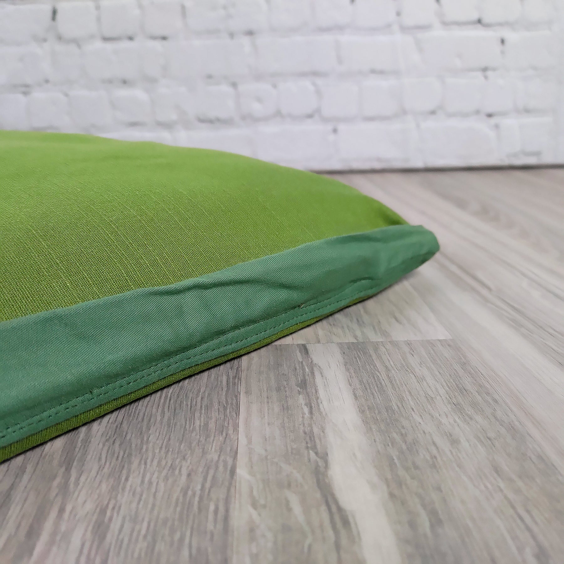 Tappetino zabuton verde comfortevole per supporto lombare e benessere posturale