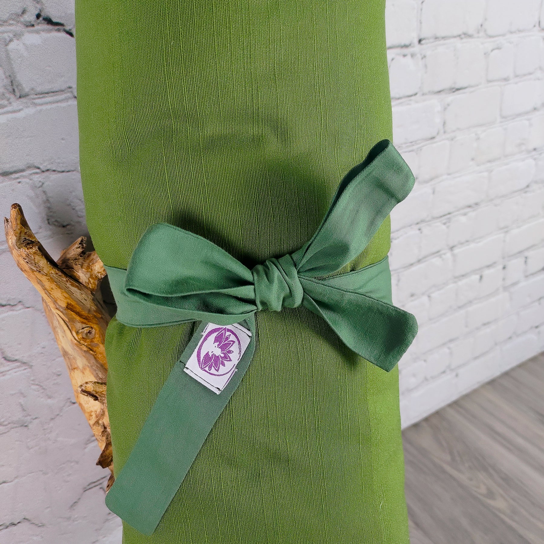 Cuscino di supporto lombare Shop Zen con tappetino zabuton verde, ideale per comfort e relax