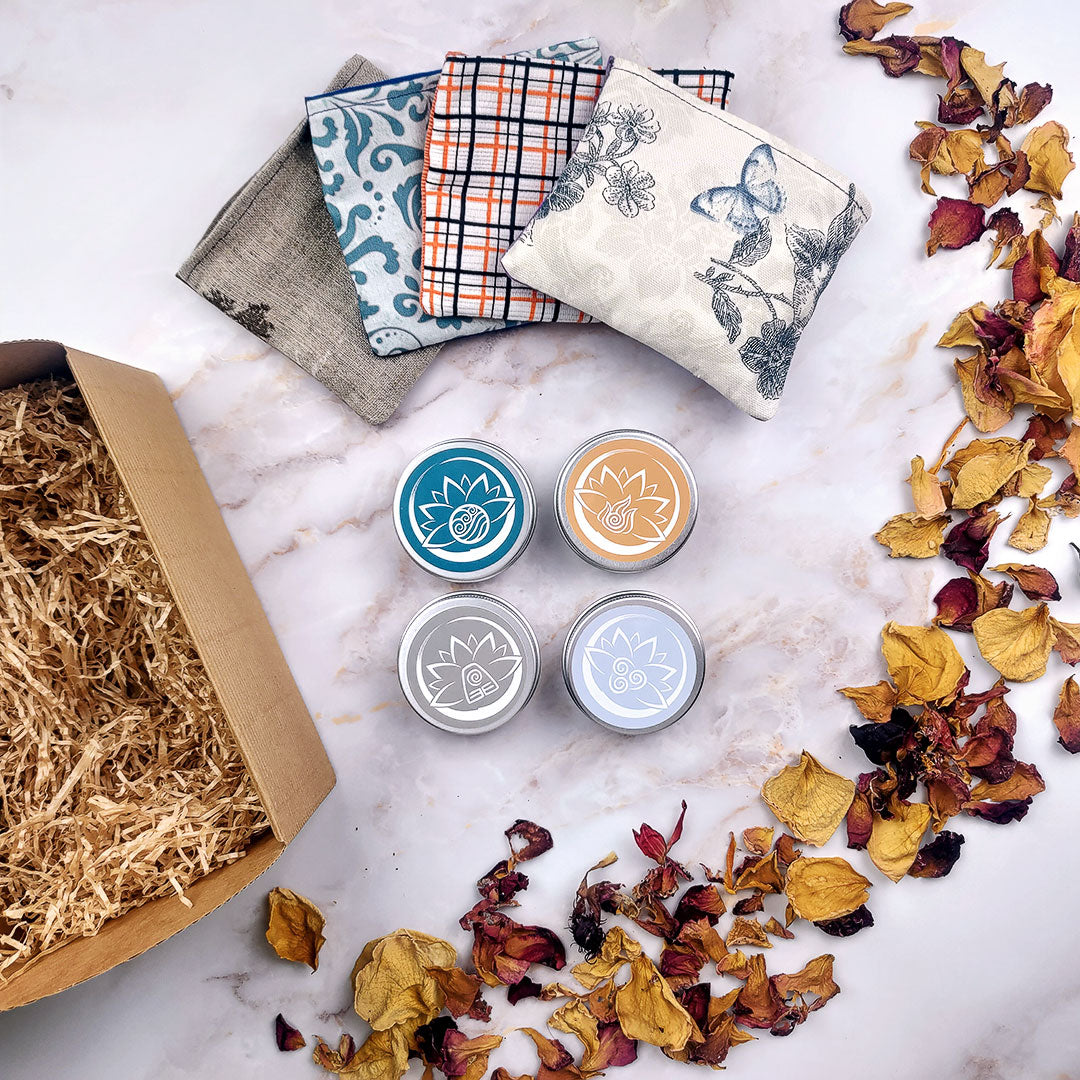Confezione regalo box benessere corpo con candele profumate e stoffe decorative