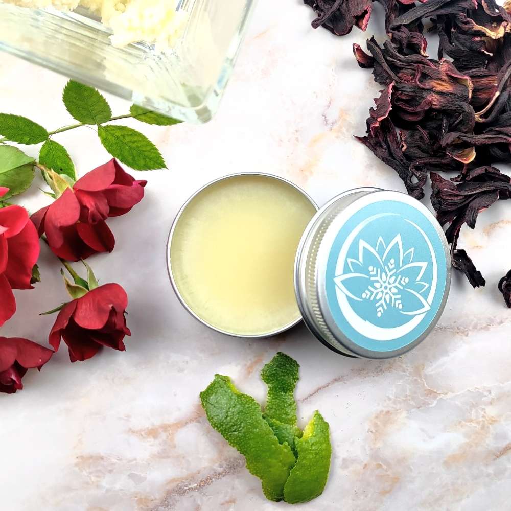 Burro corpo naturale anti age in vasetto, arricchito con ingredienti botanici e fiori freschi