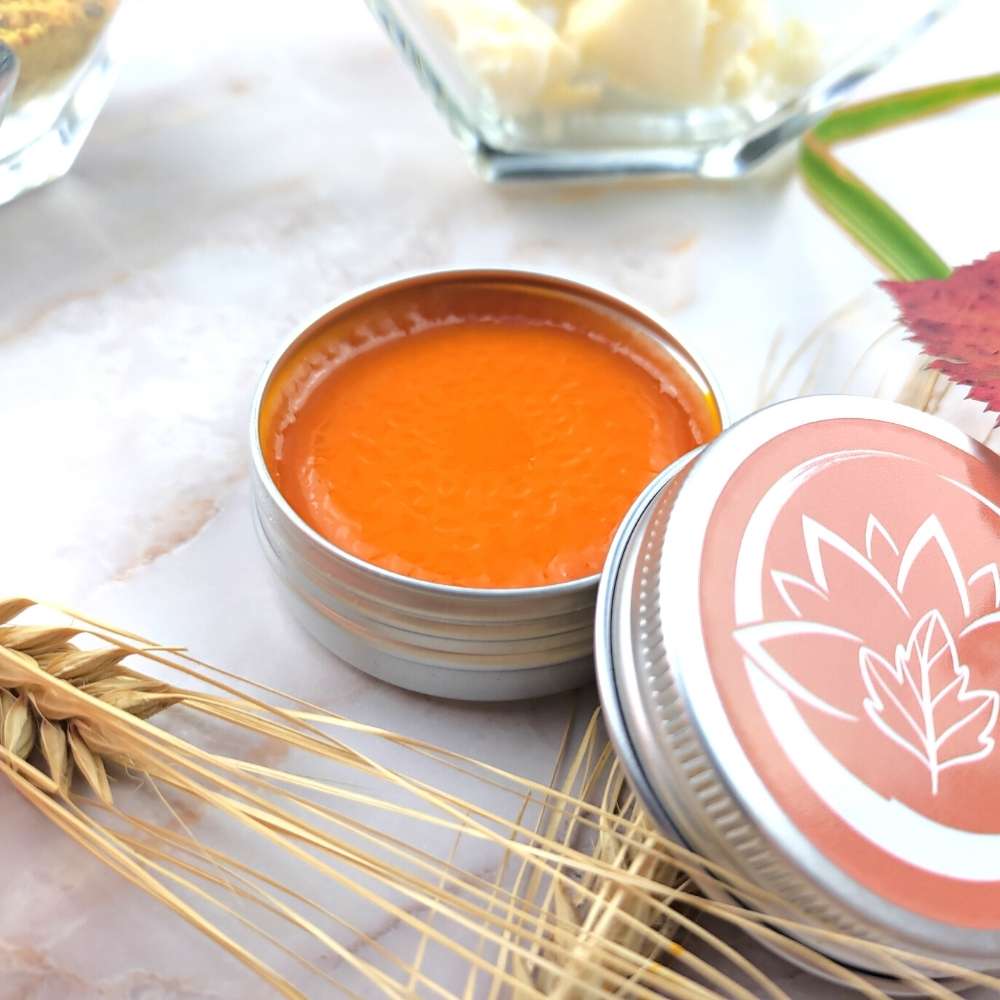 Burro corpo naturale rigenerante in barattolo con tonalità arancione, ideale per idratare la pelle