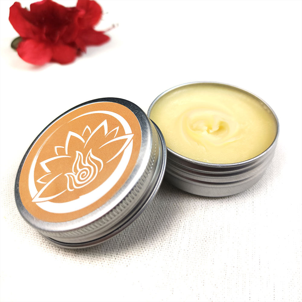 Burro corpo naturale tonificante in un barattolo di metallo, ideale per idratare la pelle