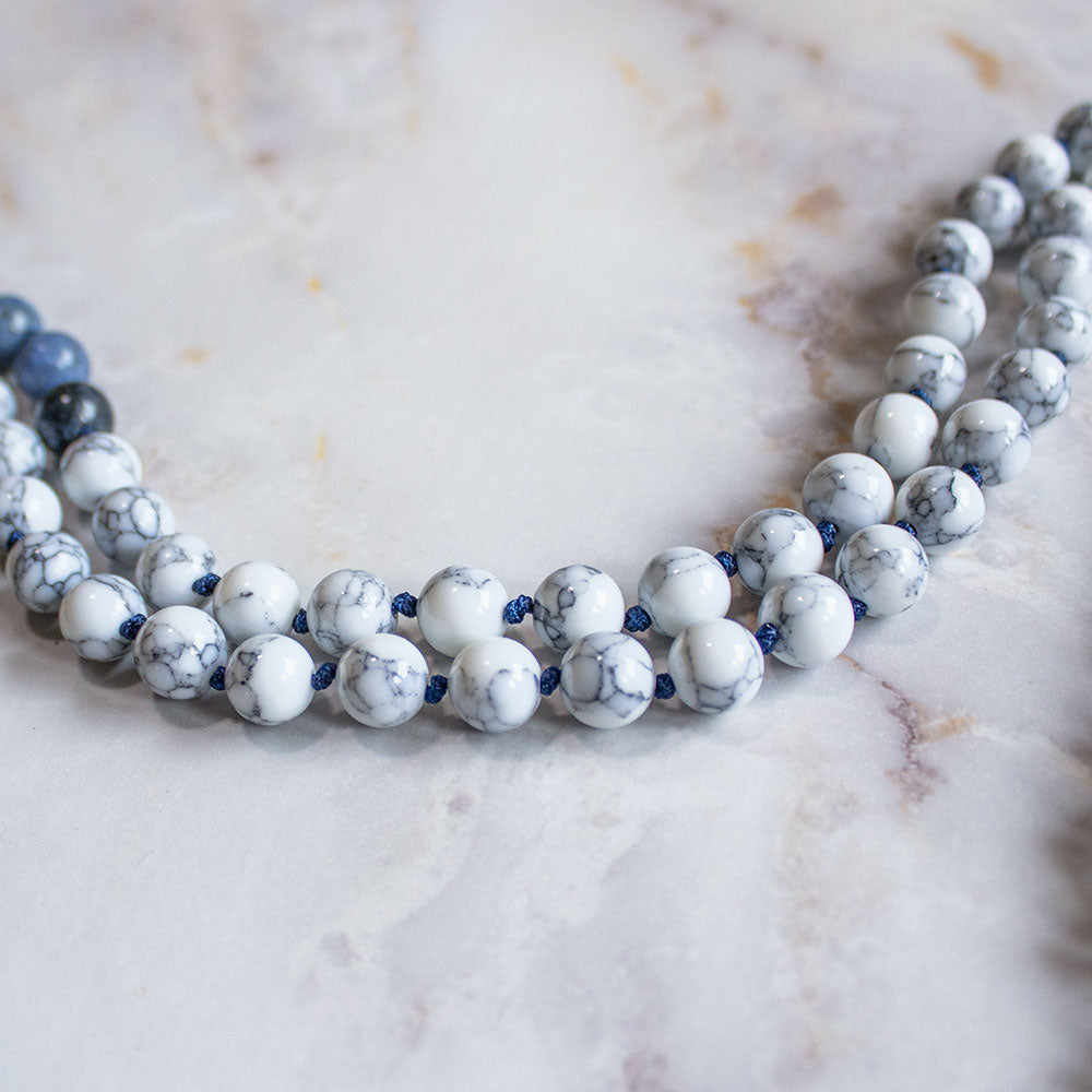 Mala 108 grani "Io sono in Pace" in Sodalite e Howlite Bianca