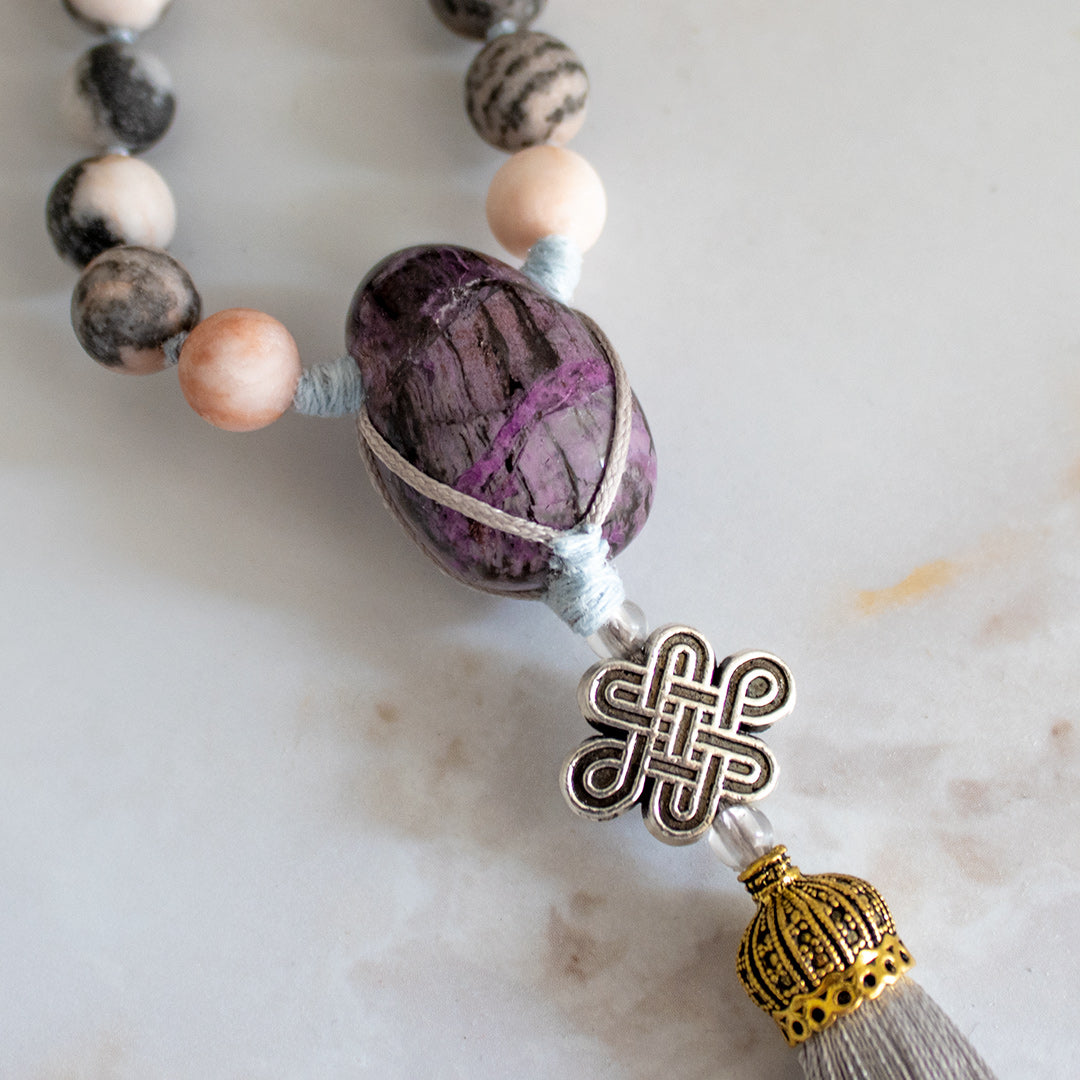 Collana mala ciaroite con perline in pietra e dettagli metallici eleganti