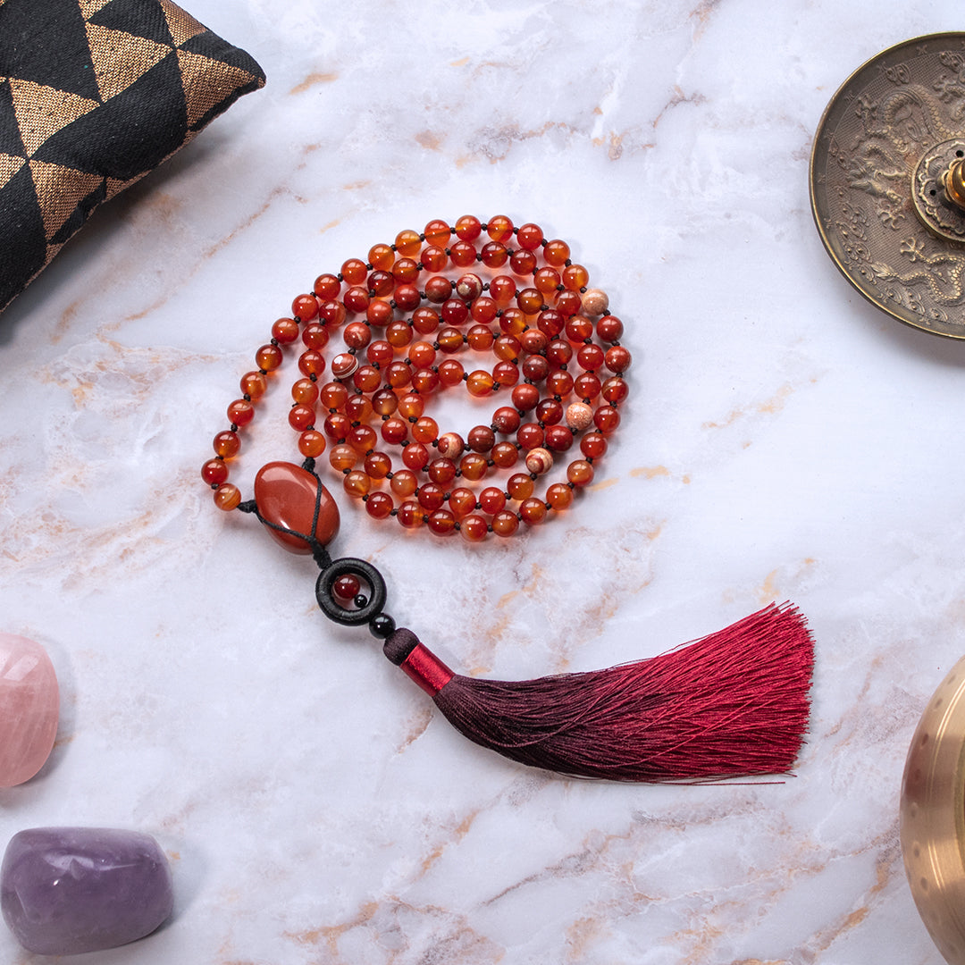 Collana mala diaspro rosso e corniola con frange, perfetta per meditazione e benessere
