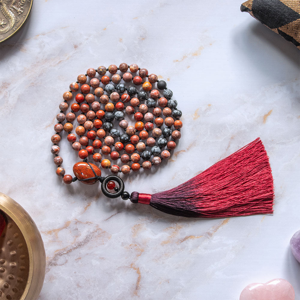 Collana mala diaspro rosso e ossidiana con nappo rosso, perfetta per meditazione e benessere