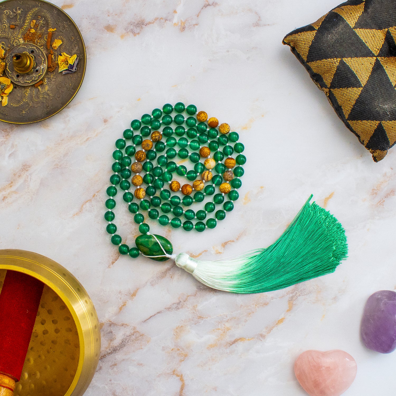 Collana mala diaspro verde onice con perline verdi e frange verdi, ideale per la meditazione