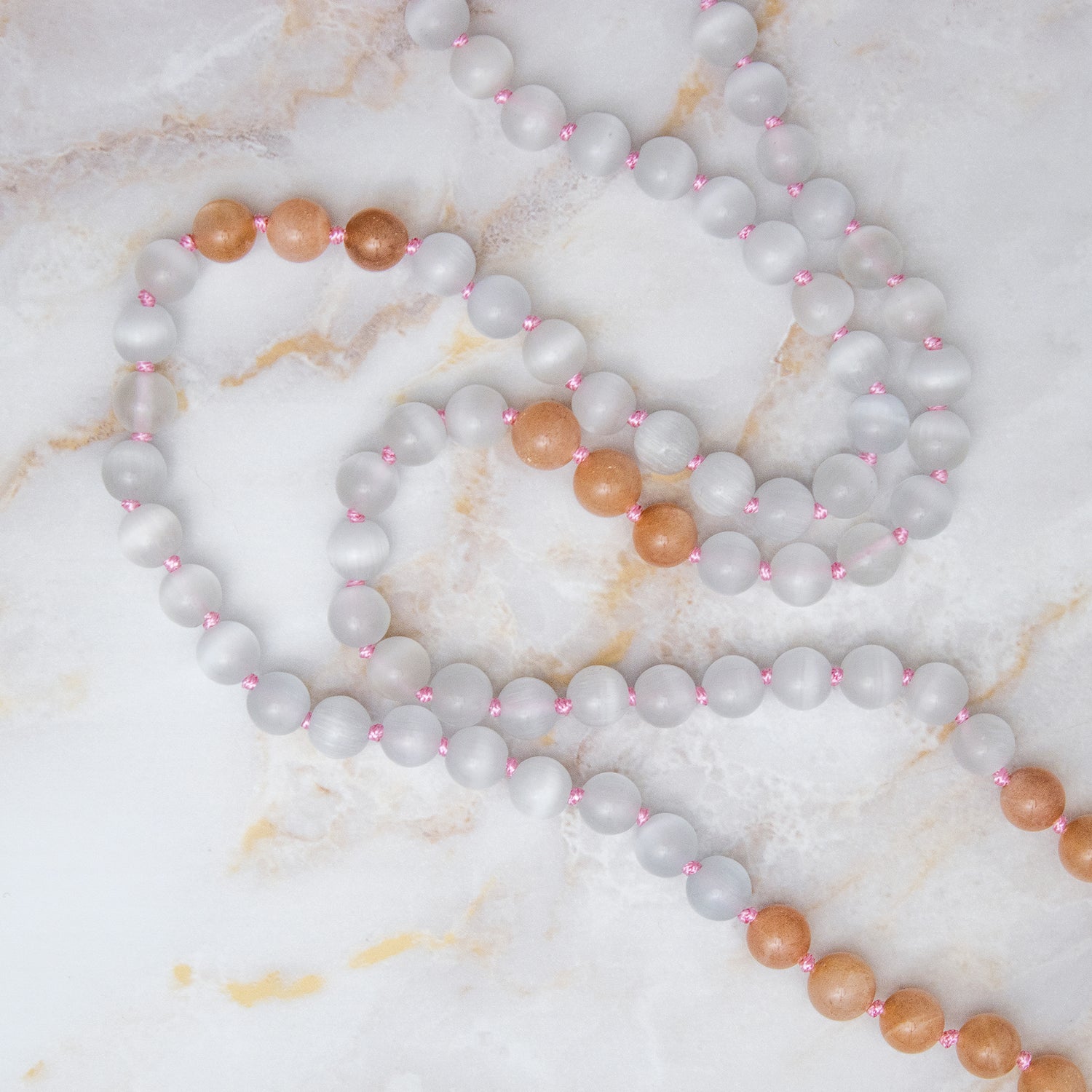 Collana mala in pietra del sole e pietra di luna, elegante e fatta a mano da Shop Zen