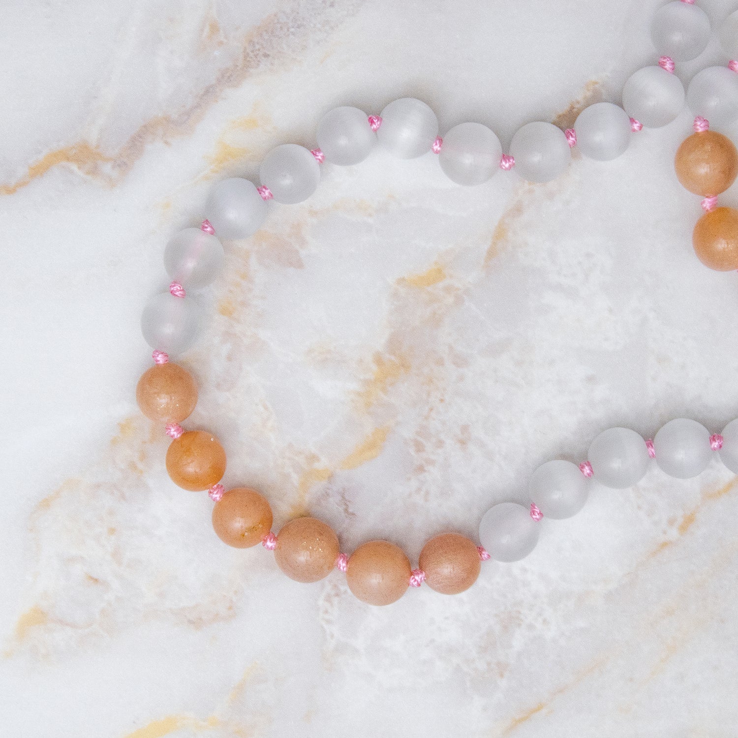 Collana mala pietra del sole e pietra di luna con perline in legno e quarzo rosa