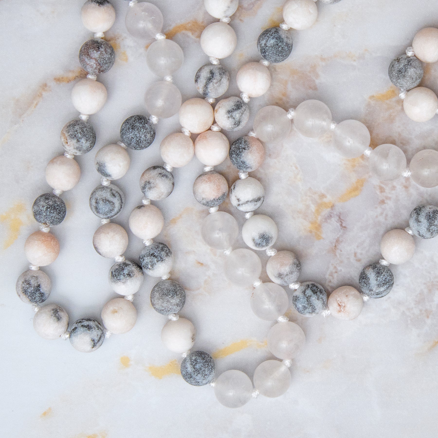 Collana mala quarzo rosa e diaspro con perle di diverse sfumature, ideale per meditazione